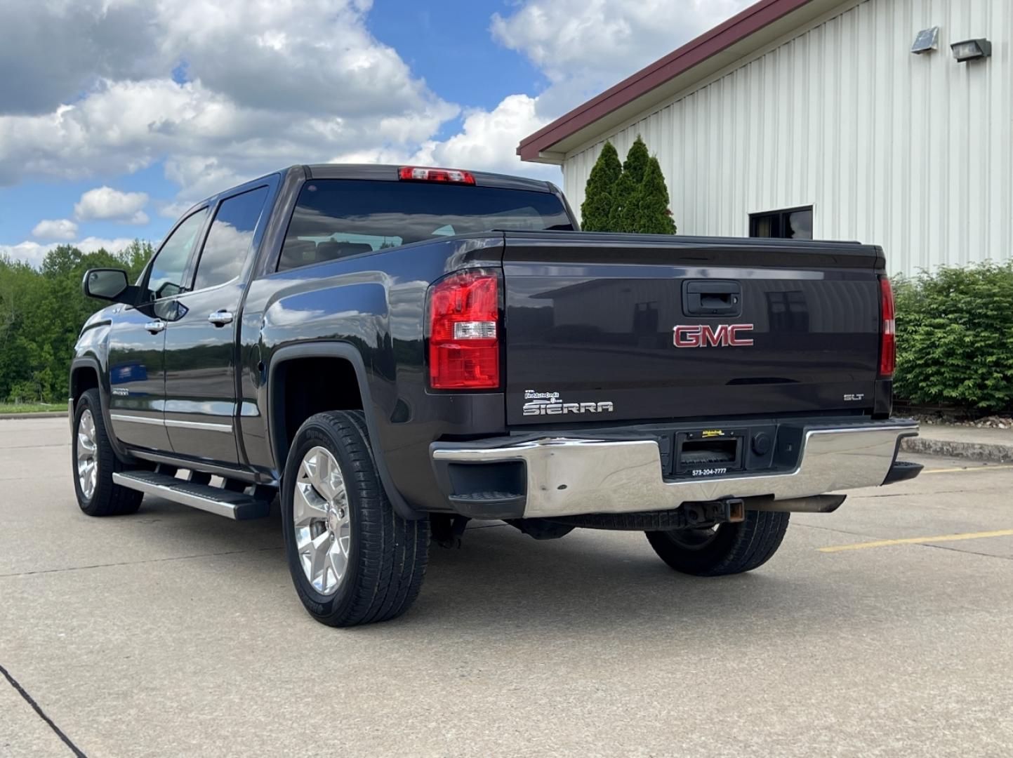 2015 GRAY /Black Leather GMC Sierra 1500 SLT Crew Cab 4x4 (3GTU2VEC2FG) with an 5.3L V8 engine, Automatic transmission, located at 506 S. Kingshighway, Cape Girardeau, MO, 63703, (573) 235-5000, 37.294994, -89.556206 - 2015 GMC Sierra 1500 SLT 1-Owner 123xxx miles 4x4 5.3L V8 Automatic Leather Navigation Power/Heated/Cooled Seats Backup Camera Bluetooth Remote Start Cruise Power Windows/Locks/Mirrors We have financing available and we accept trades! Fill out a credit application on our website or com - Photo#12