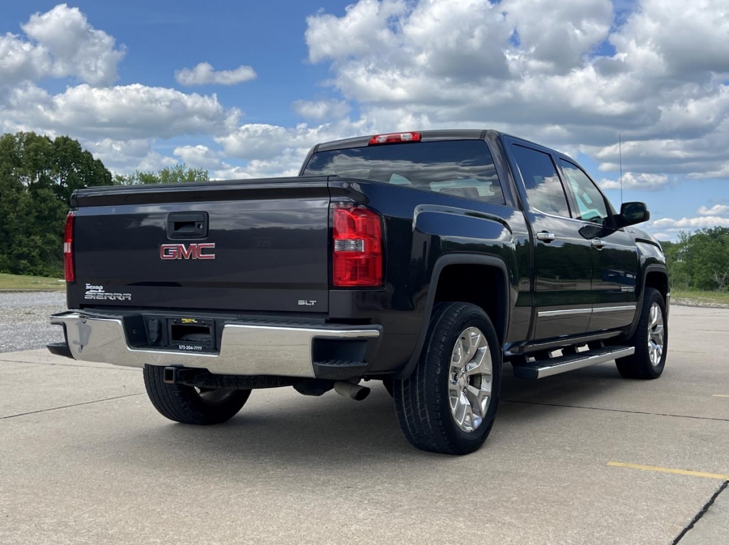 2015 GRAY /Black Leather GMC Sierra 1500 SLT Crew Cab 4x4 (3GTU2VEC2FG) with an 5.3L V8 engine, Automatic transmission, located at 506 S. Kingshighway, Cape Girardeau, MO, 63703, (573) 235-5000, 37.294994, -89.556206 - 2015 GMC Sierra 1500 SLT 1-Owner 123xxx miles 4x4 5.3L V8 Automatic Leather Navigation Power/Heated/Cooled Seats Backup Camera Bluetooth Remote Start Cruise Power Windows/Locks/Mirrors We have financing available and we accept trades! Fill out a credit application on our website or com - Photo#11