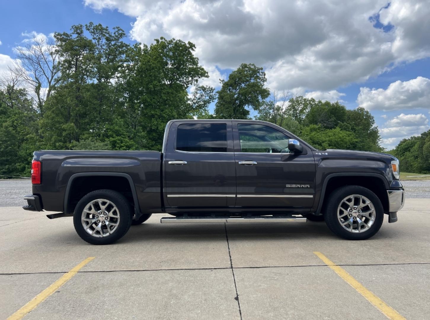2015 GRAY /Black Leather GMC Sierra 1500 SLT Crew Cab 4x4 (3GTU2VEC2FG) with an 5.3L V8 engine, Automatic transmission, located at 506 S. Kingshighway, Cape Girardeau, MO, 63703, (573) 235-5000, 37.294994, -89.556206 - 2015 GMC Sierra 1500 SLT 1-Owner 123xxx miles 4x4 5.3L V8 Automatic Leather Navigation Power/Heated/Cooled Seats Backup Camera Bluetooth Remote Start Cruise Power Windows/Locks/Mirrors We have financing available and we accept trades! Fill out a credit application on our website or com - Photo#10