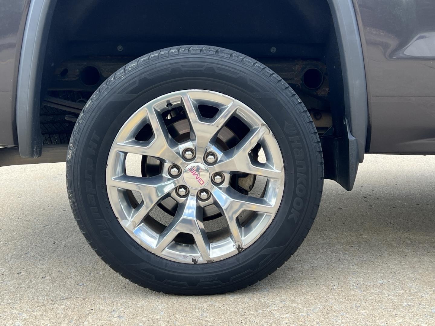 2015 GRAY /Black Leather GMC Sierra 1500 SLT Crew Cab 4x4 (3GTU2VEC2FG) with an 5.3L V8 engine, Automatic transmission, located at 506 S. Kingshighway, Cape Girardeau, MO, 63703, (573) 235-5000, 37.294994, -89.556206 - 2015 GMC Sierra 1500 SLT 1-Owner 123xxx miles 4x4 5.3L V8 Automatic Leather Navigation Power/Heated/Cooled Seats Backup Camera Bluetooth Remote Start Cruise Power Windows/Locks/Mirrors We have financing available and we accept trades! Fill out a credit application on our website or com - Photo#39