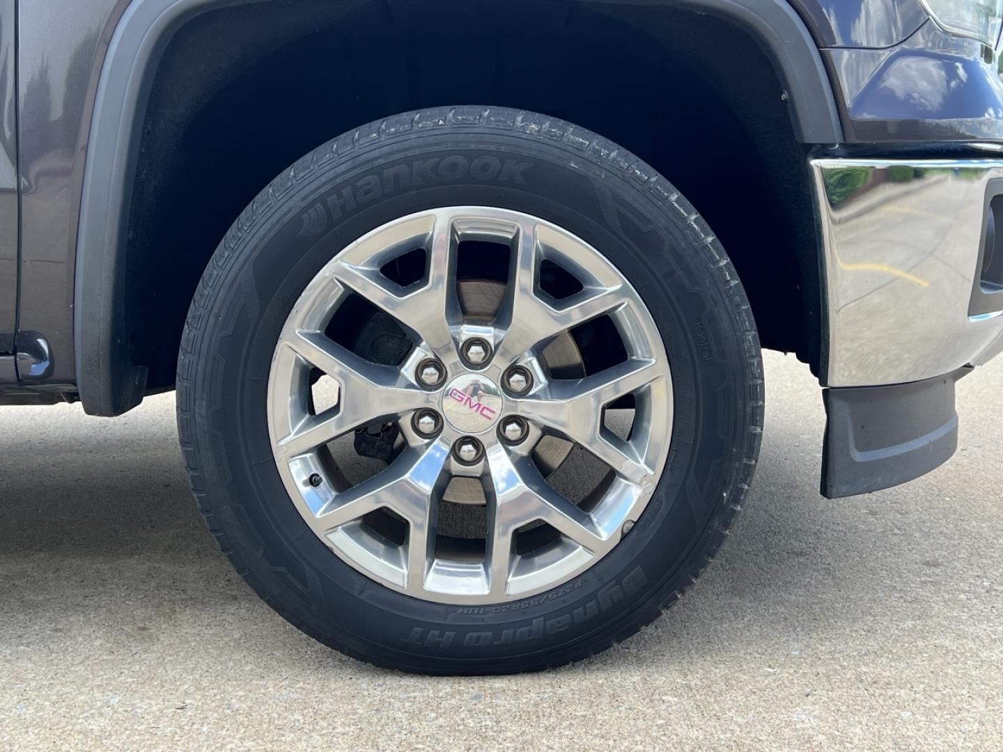 2015 GRAY /Black Leather GMC Sierra 1500 SLT Crew Cab 4x4 (3GTU2VEC2FG) with an 5.3L V8 engine, Automatic transmission, located at 506 S. Kingshighway, Cape Girardeau, MO, 63703, (573) 235-5000, 37.294994, -89.556206 - 2015 GMC Sierra 1500 SLT 1-Owner 123xxx miles 4x4 5.3L V8 Automatic Leather Navigation Power/Heated/Cooled Seats Backup Camera Bluetooth Remote Start Cruise Power Windows/Locks/Mirrors We have financing available and we accept trades! Fill out a credit application on our website or com - Photo#40
