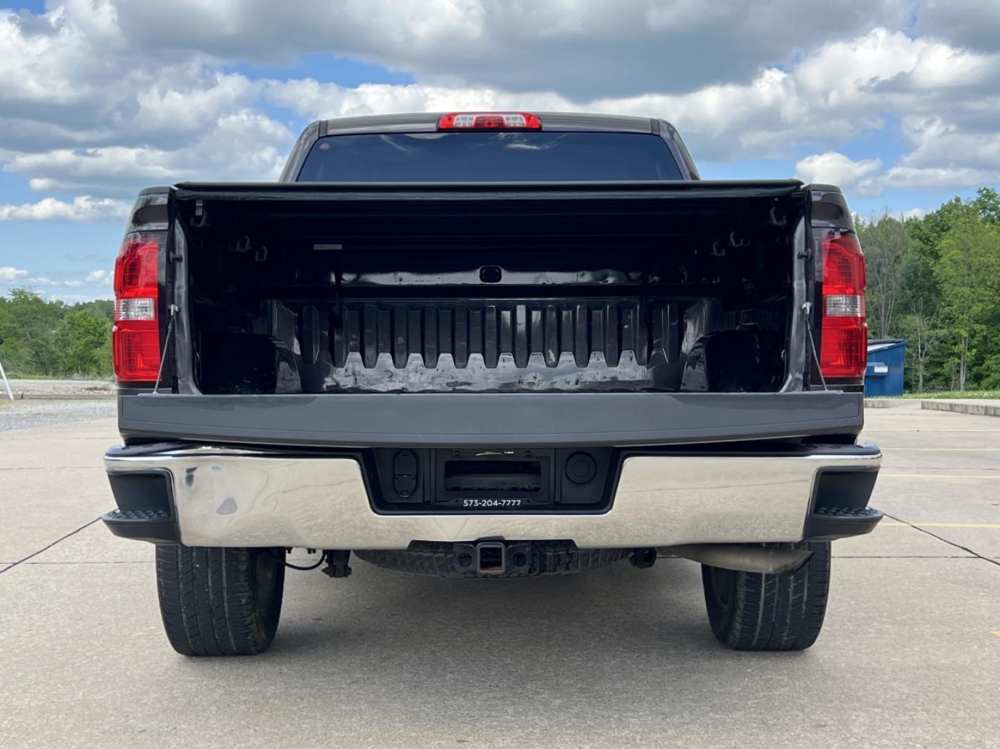 2015 GRAY /Black Leather GMC Sierra 1500 SLT Crew Cab 4x4 (3GTU2VEC2FG) with an 5.3L V8 engine, Automatic transmission, located at 506 S. Kingshighway, Cape Girardeau, MO, 63703, (573) 235-5000, 37.294994, -89.556206 - 2015 GMC Sierra 1500 SLT 1-Owner 123xxx miles 4x4 5.3L V8 Automatic Leather Navigation Power/Heated/Cooled Seats Backup Camera Bluetooth Remote Start Cruise Power Windows/Locks/Mirrors We have financing available and we accept trades! Fill out a credit application on our website or com - Photo#21
