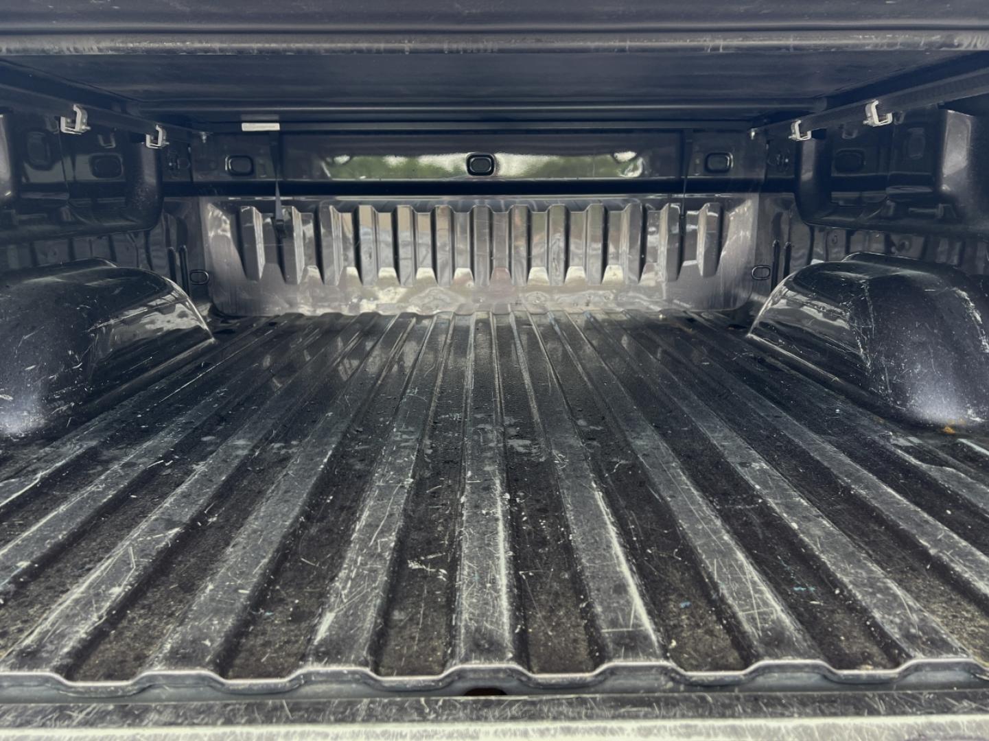 2015 GRAY /Black Leather GMC Sierra 1500 SLT Crew Cab 4x4 (3GTU2VEC2FG) with an 5.3L V8 engine, Automatic transmission, located at 506 S. Kingshighway, Cape Girardeau, MO, 63703, (573) 235-5000, 37.294994, -89.556206 - 2015 GMC Sierra 1500 SLT 1-Owner 123xxx miles 4x4 5.3L V8 Automatic Leather Navigation Power/Heated/Cooled Seats Backup Camera Bluetooth Remote Start Cruise Power Windows/Locks/Mirrors We have financing available and we accept trades! Fill out a credit application on our website or com - Photo#22