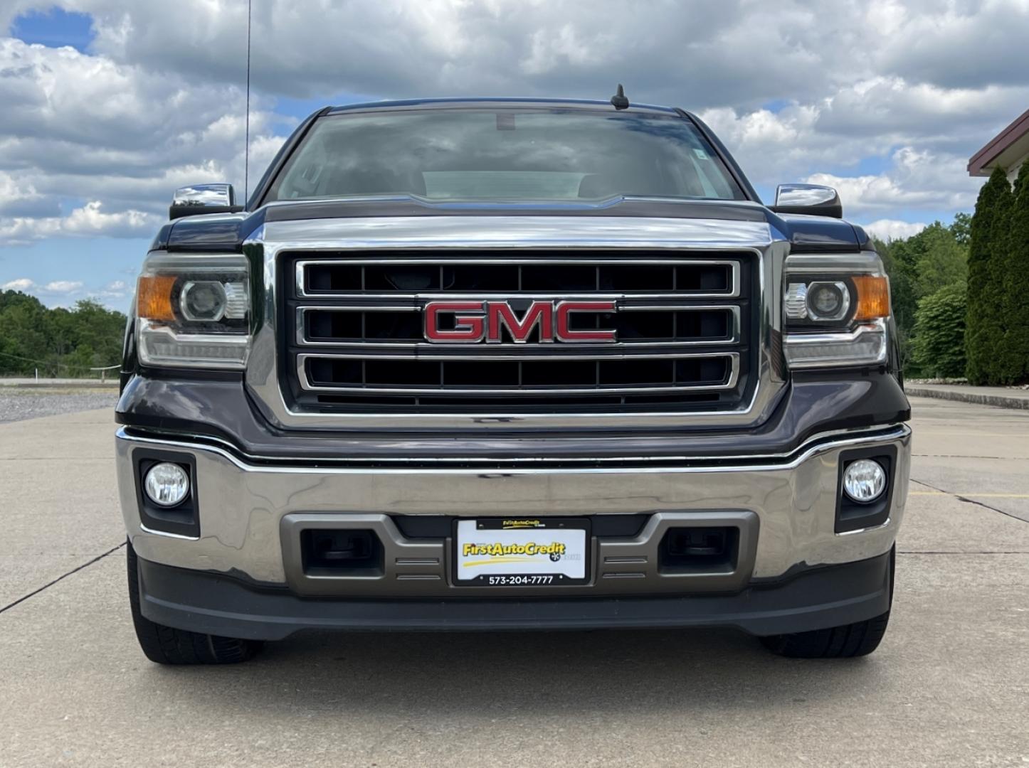 2015 GRAY /Black Leather GMC Sierra 1500 SLT Crew Cab 4x4 (3GTU2VEC2FG) with an 5.3L V8 engine, Automatic transmission, located at 506 S. Kingshighway, Cape Girardeau, MO, 63703, (573) 235-5000, 37.294994, -89.556206 - 2015 GMC Sierra 1500 SLT 1-Owner 123xxx miles 4x4 5.3L V8 Automatic Leather Navigation Power/Heated/Cooled Seats Backup Camera Bluetooth Remote Start Cruise Power Windows/Locks/Mirrors We have financing available and we accept trades! Fill out a credit application on our website or com - Photo#14