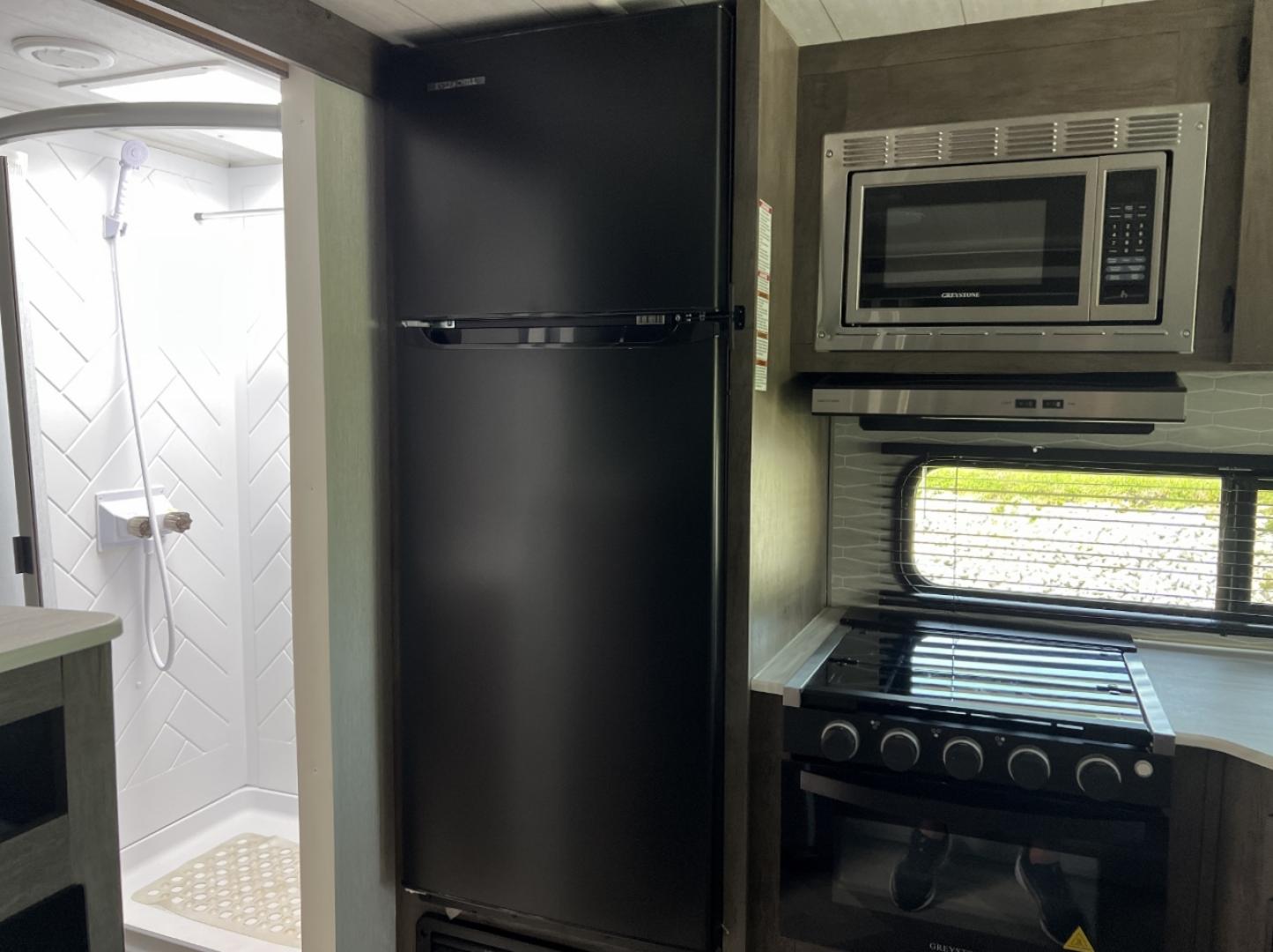 2022 WHITE Forest River Wildwood X Lite 24RLXL (4X4TWDZ24N7) , located at 2990 Old Orchard Rd., Jackson, MO, 63755, 37.354214, -89.612106 - We have financing available and we accept trades! Fill out a credit application on our website or come by today! If you have any questions, give us a call at (573) 204-7777 or visit our website at firstautocredit.com. - Photo#14