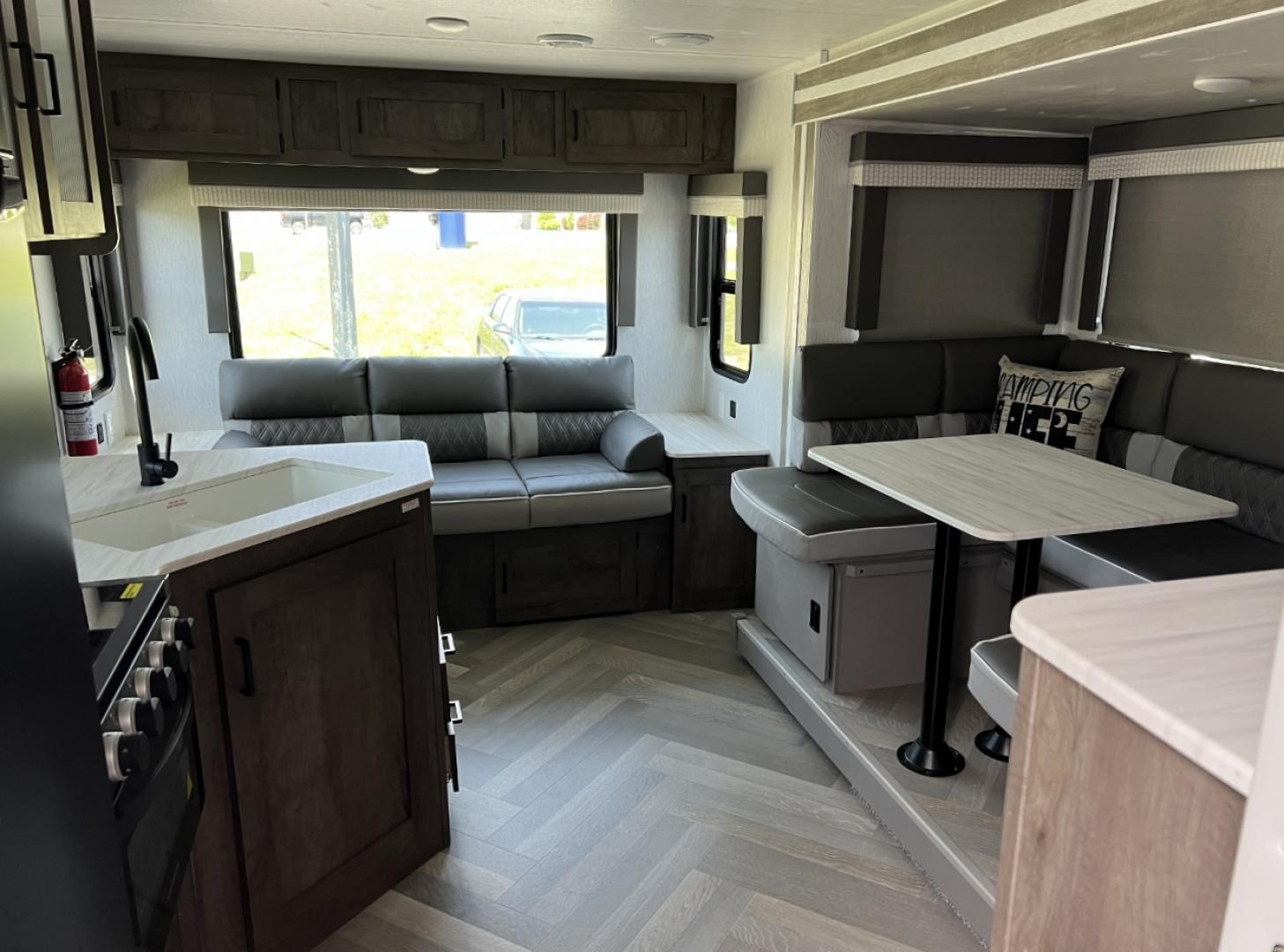 2022 WHITE Forest River Wildwood X Lite 24RLXL (4X4TWDZ24N7) , located at 2990 Old Orchard Rd., Jackson, MO, 63755, 37.354214, -89.612106 - We have financing available and we accept trades! Fill out a credit application on our website or come by today! If you have any questions, give us a call at (573) 204-7777 or visit our website at firstautocredit.com. - Photo#23