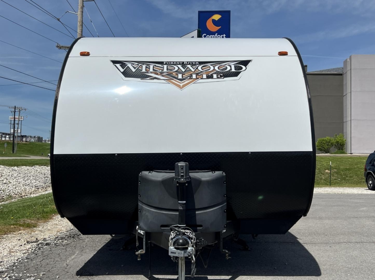 2022 WHITE Forest River Wildwood X Lite 24RLXL (4X4TWDZ24N7) , located at 2990 Old Orchard Rd., Jackson, MO, 63755, 37.354214, -89.612106 - We have financing available and we accept trades! Fill out a credit application on our website or come by today! If you have any questions, give us a call at (573) 204-7777 or visit our website at firstautocredit.com. - Photo#7