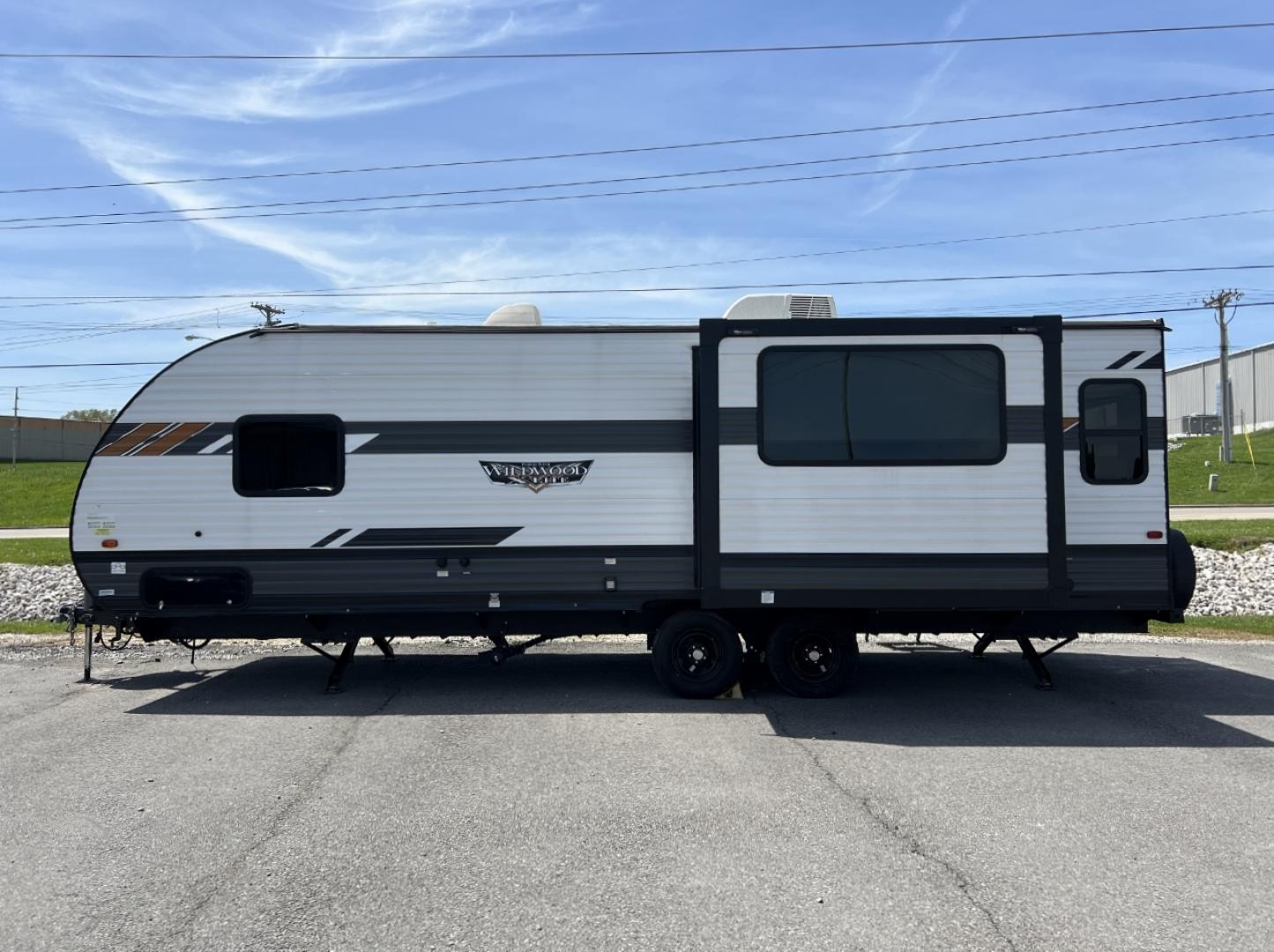 2022 WHITE Forest River Wildwood X Lite 24RLXL (4X4TWDZ24N7) , located at 2990 Old Orchard Rd., Jackson, MO, 63755, 37.354214, -89.612106 - We have financing available and we accept trades! Fill out a credit application on our website or come by today! If you have any questions, give us a call at (573) 204-7777 or visit our website at firstautocredit.com. - Photo#1