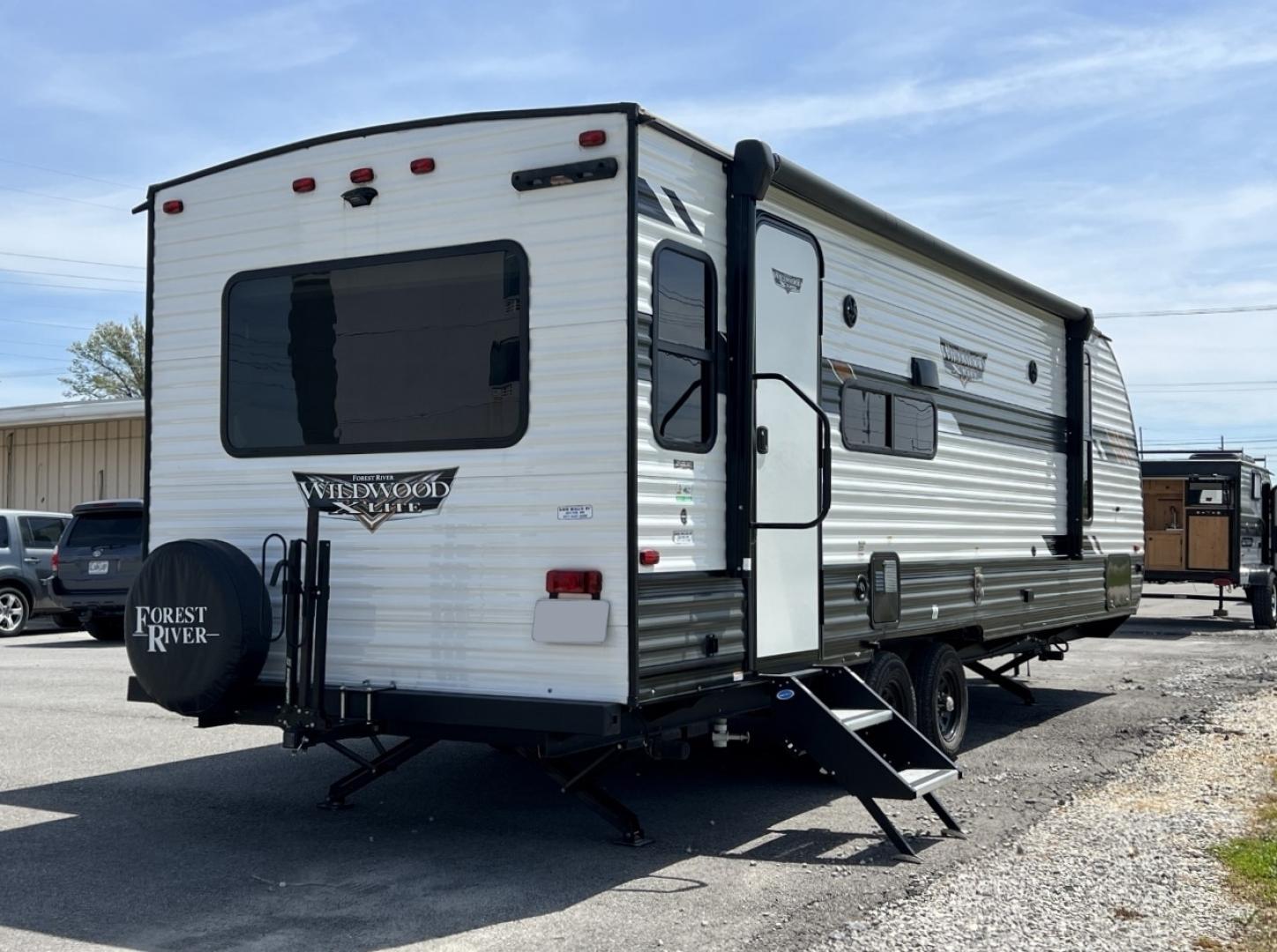 2022 WHITE Forest River Wildwood X Lite 24RLXL (4X4TWDZ24N7) , located at 2990 Old Orchard Rd., Jackson, MO, 63755, 37.354214, -89.612106 - We have financing available and we accept trades! Fill out a credit application on our website or come by today! If you have any questions, give us a call at (573) 204-7777 or visit our website at firstautocredit.com. - Photo#4