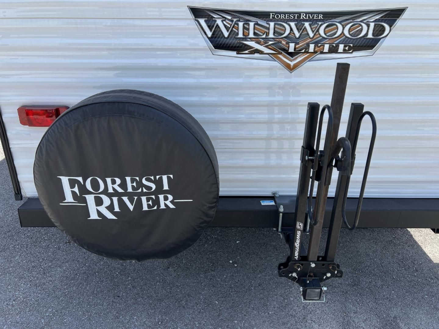 2022 WHITE Forest River Wildwood X Lite 24RLXL (4X4TWDZ24N7) , located at 2990 Old Orchard Rd., Jackson, MO, 63755, 37.354214, -89.612106 - We have financing available and we accept trades! Fill out a credit application on our website or come by today! If you have any questions, give us a call at (573) 204-7777 or visit our website at firstautocredit.com. - Photo#34