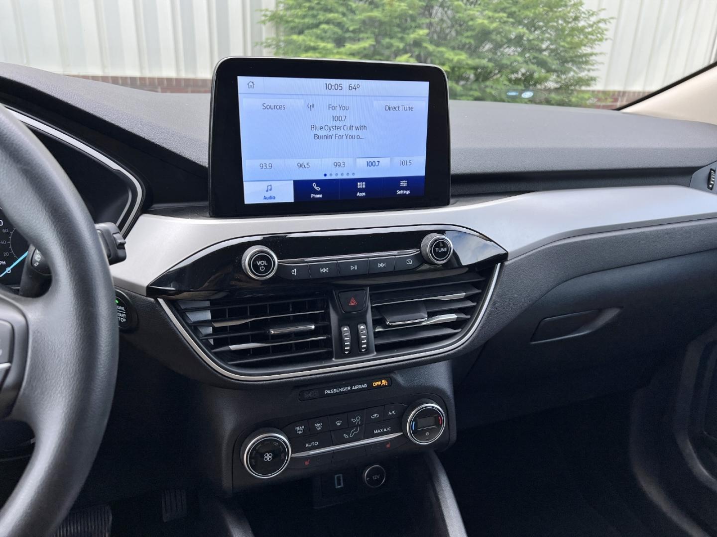 2020 RED /Gray Cloth Ford Escape SE (1FMCU0G65LU) with an 1.5L 3 Cyl. engine, Automatic transmission, located at 2990 Old Orchard Rd., Jackson, MO, 63755, 37.354214, -89.612106 - 2020 Ford Escape SE 1-Owner 105xxx miles Front Wheel Drive 1.5L 3 Cyl. Automatic Backup Camera Heated Seats Power Driver Seat Bluetooth Cruise Power Windows/Locks/Mirrors We have financing available and we accept trades! Fill out a credit application on our website or come by today! If - Photo#24