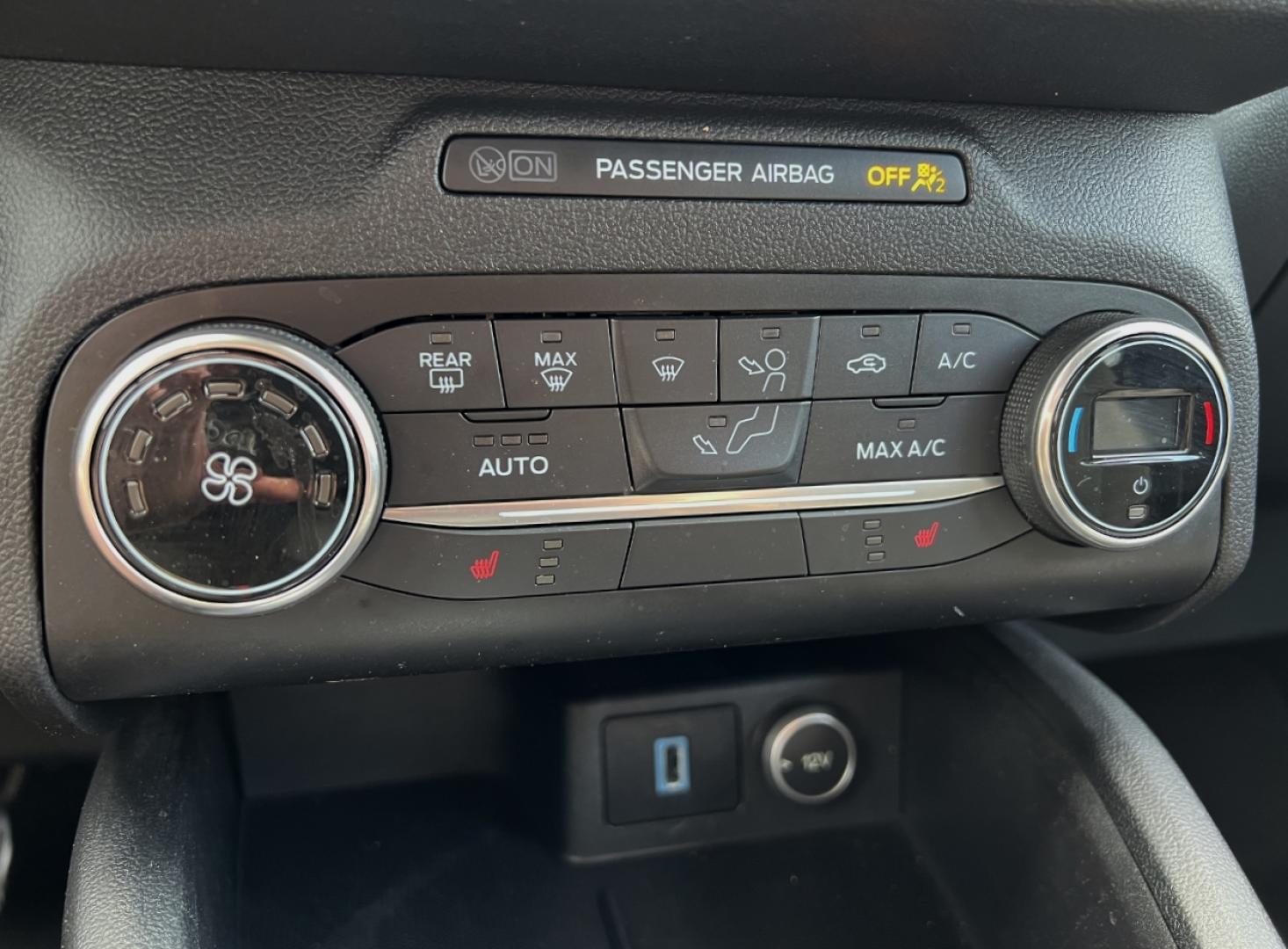 2020 RED /Gray Cloth Ford Escape SE (1FMCU0G65LU) with an 1.5L 3 Cyl. engine, Automatic transmission, located at 2990 Old Orchard Rd., Jackson, MO, 63755, 37.354214, -89.612106 - 2020 Ford Escape SE 1-Owner 105xxx miles Front Wheel Drive 1.5L 3 Cyl. Automatic Backup Camera Heated Seats Power Driver Seat Bluetooth Cruise Power Windows/Locks/Mirrors We have financing available and we accept trades! Fill out a credit application on our website or come by today! If - Photo#3