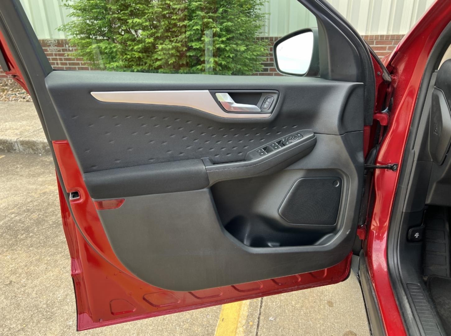 2020 RED /Gray Cloth Ford Escape SE (1FMCU0G65LU) with an 1.5L 3 Cyl. engine, Automatic transmission, located at 2990 Old Orchard Rd., Jackson, MO, 63755, 37.354214, -89.612106 - 2020 Ford Escape SE 1-Owner 105xxx miles Front Wheel Drive 1.5L 3 Cyl. Automatic Backup Camera Heated Seats Power Driver Seat Bluetooth Cruise Power Windows/Locks/Mirrors We have financing available and we accept trades! Fill out a credit application on our website or come by today! If - Photo#12