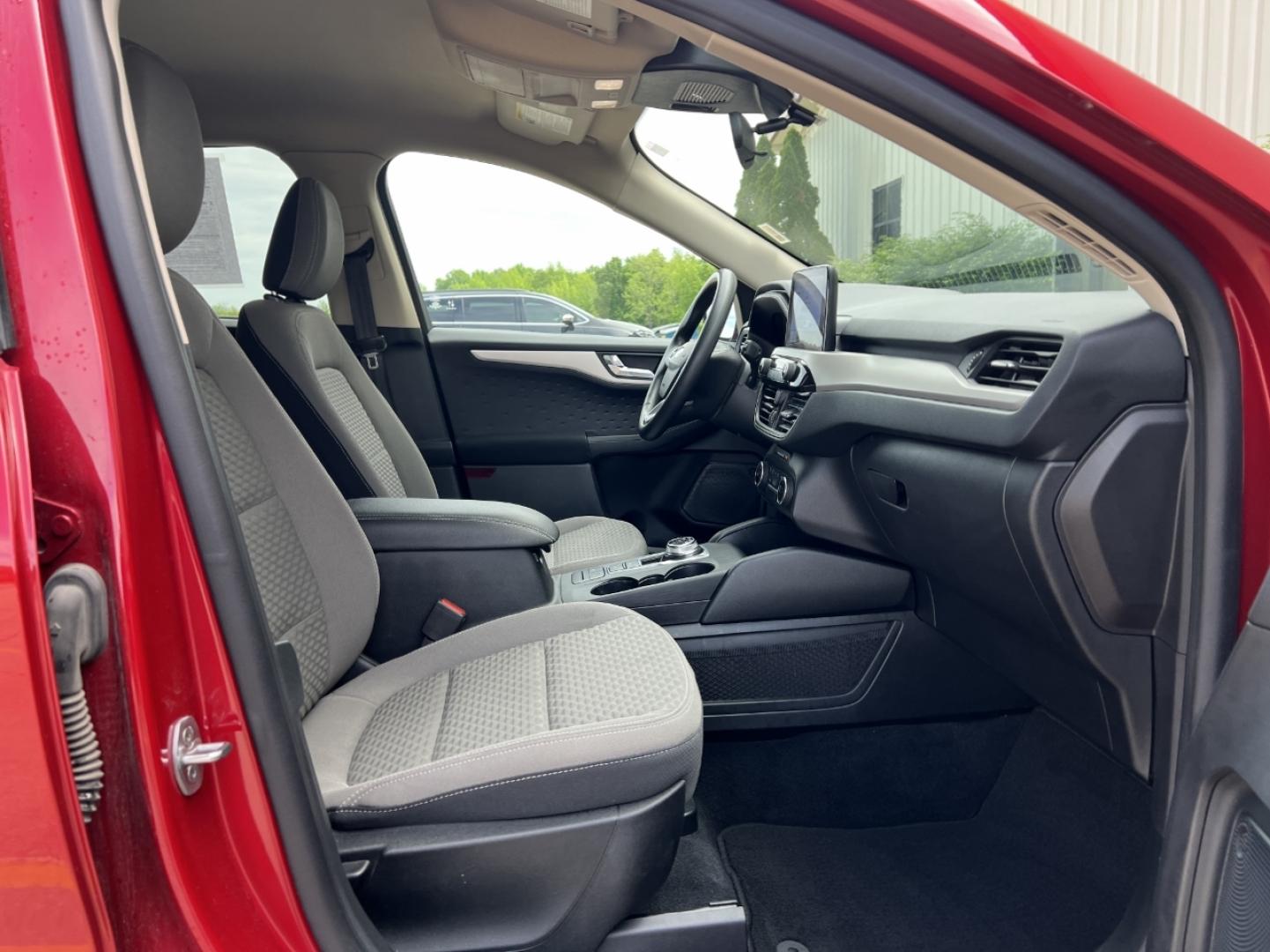 2020 RED /Gray Cloth Ford Escape SE (1FMCU0G65LU) with an 1.5L 3 Cyl. engine, Automatic transmission, located at 2990 Old Orchard Rd., Jackson, MO, 63755, 37.354214, -89.612106 - 2020 Ford Escape SE 1-Owner 105xxx miles Front Wheel Drive 1.5L 3 Cyl. Automatic Backup Camera Heated Seats Power Driver Seat Bluetooth Cruise Power Windows/Locks/Mirrors We have financing available and we accept trades! Fill out a credit application on our website or come by today! If - Photo#15