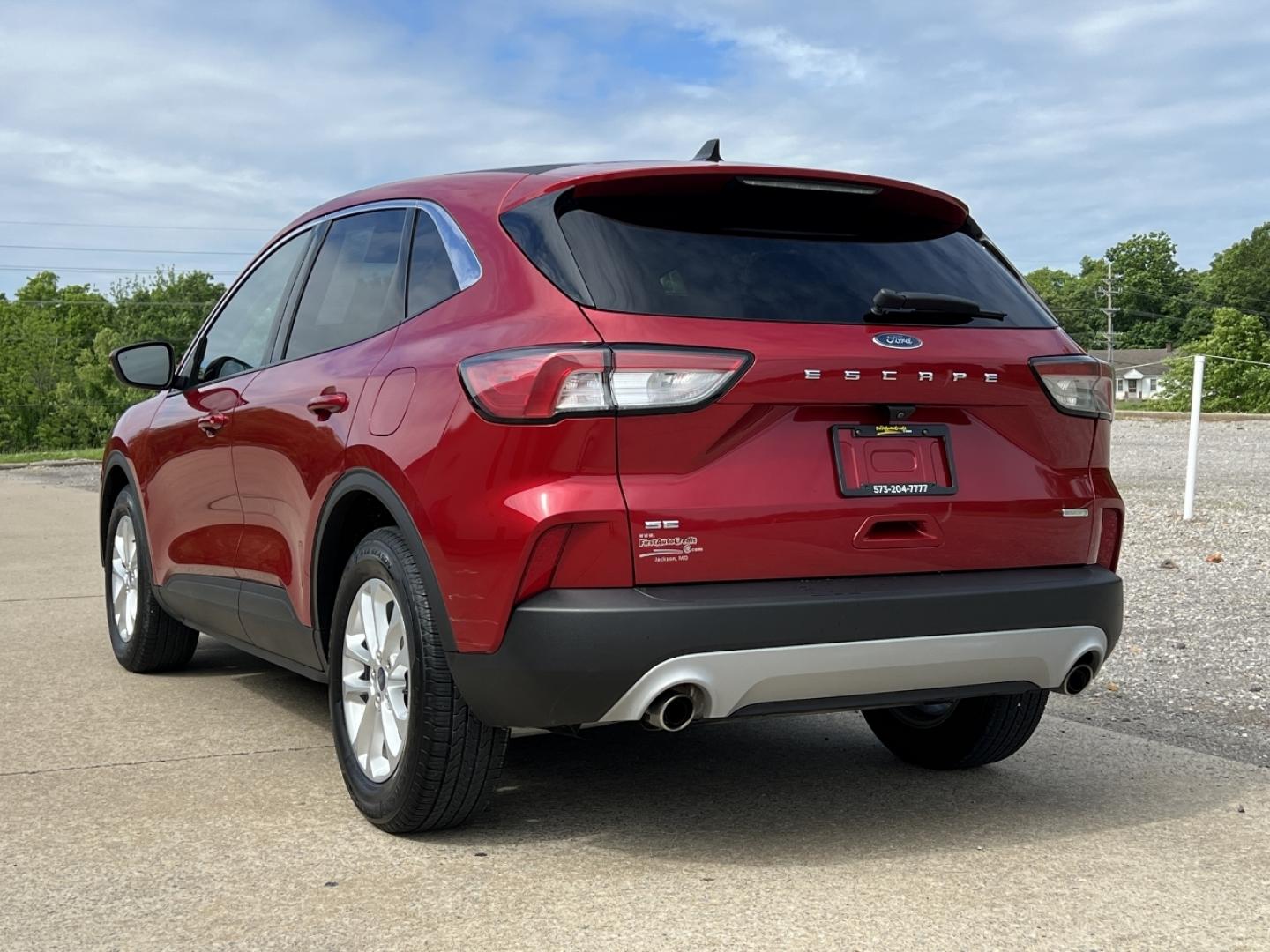 2020 RED /Gray Cloth Ford Escape SE (1FMCU0G65LU) with an 1.5L 3 Cyl. engine, Automatic transmission, located at 2990 Old Orchard Rd., Jackson, MO, 63755, 37.354214, -89.612106 - 2020 Ford Escape SE 1-Owner 105xxx miles Front Wheel Drive 1.5L 3 Cyl. Automatic Backup Camera Heated Seats Power Driver Seat Bluetooth Cruise Power Windows/Locks/Mirrors We have financing available and we accept trades! Fill out a credit application on our website or come by today! If - Photo#9