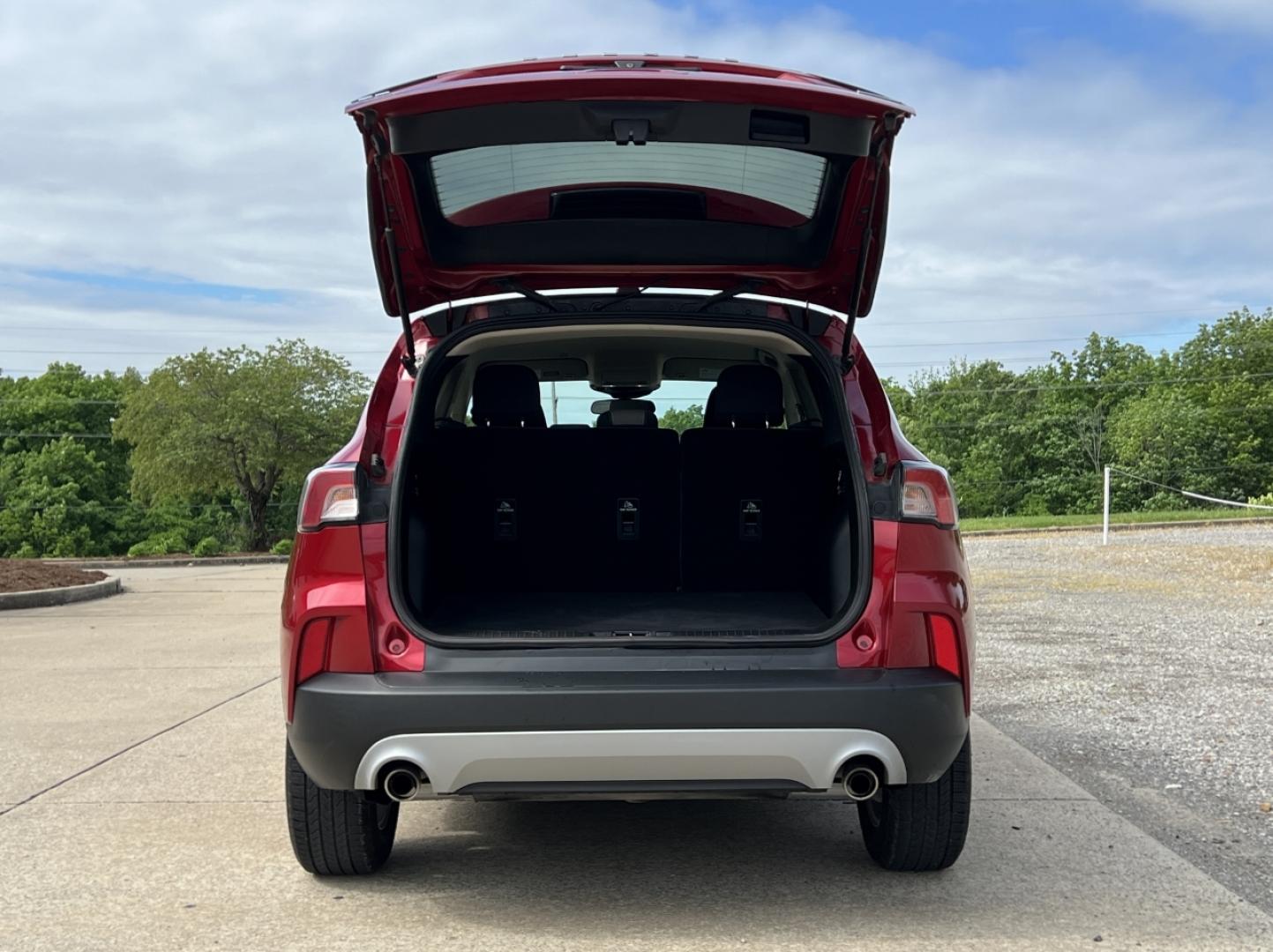 2020 RED /Gray Cloth Ford Escape SE (1FMCU0G65LU) with an 1.5L 3 Cyl. engine, Automatic transmission, located at 2990 Old Orchard Rd., Jackson, MO, 63755, 37.354214, -89.612106 - 2020 Ford Escape SE 1-Owner 105xxx miles Front Wheel Drive 1.5L 3 Cyl. Automatic Backup Camera Heated Seats Power Driver Seat Bluetooth Cruise Power Windows/Locks/Mirrors We have financing available and we accept trades! Fill out a credit application on our website or come by today! If - Photo#18