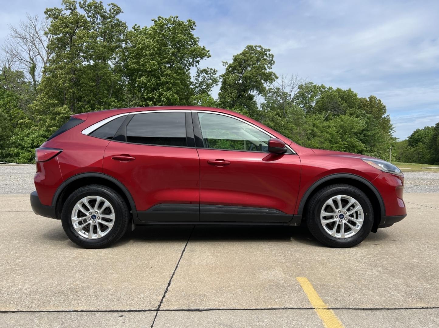 2020 RED /Gray Cloth Ford Escape SE (1FMCU0G65LU) with an 1.5L 3 Cyl. engine, Automatic transmission, located at 2990 Old Orchard Rd., Jackson, MO, 63755, 37.354214, -89.612106 - 2020 Ford Escape SE 1-Owner 105xxx miles Front Wheel Drive 1.5L 3 Cyl. Automatic Backup Camera Heated Seats Power Driver Seat Bluetooth Cruise Power Windows/Locks/Mirrors We have financing available and we accept trades! Fill out a credit application on our website or come by today! If - Photo#7