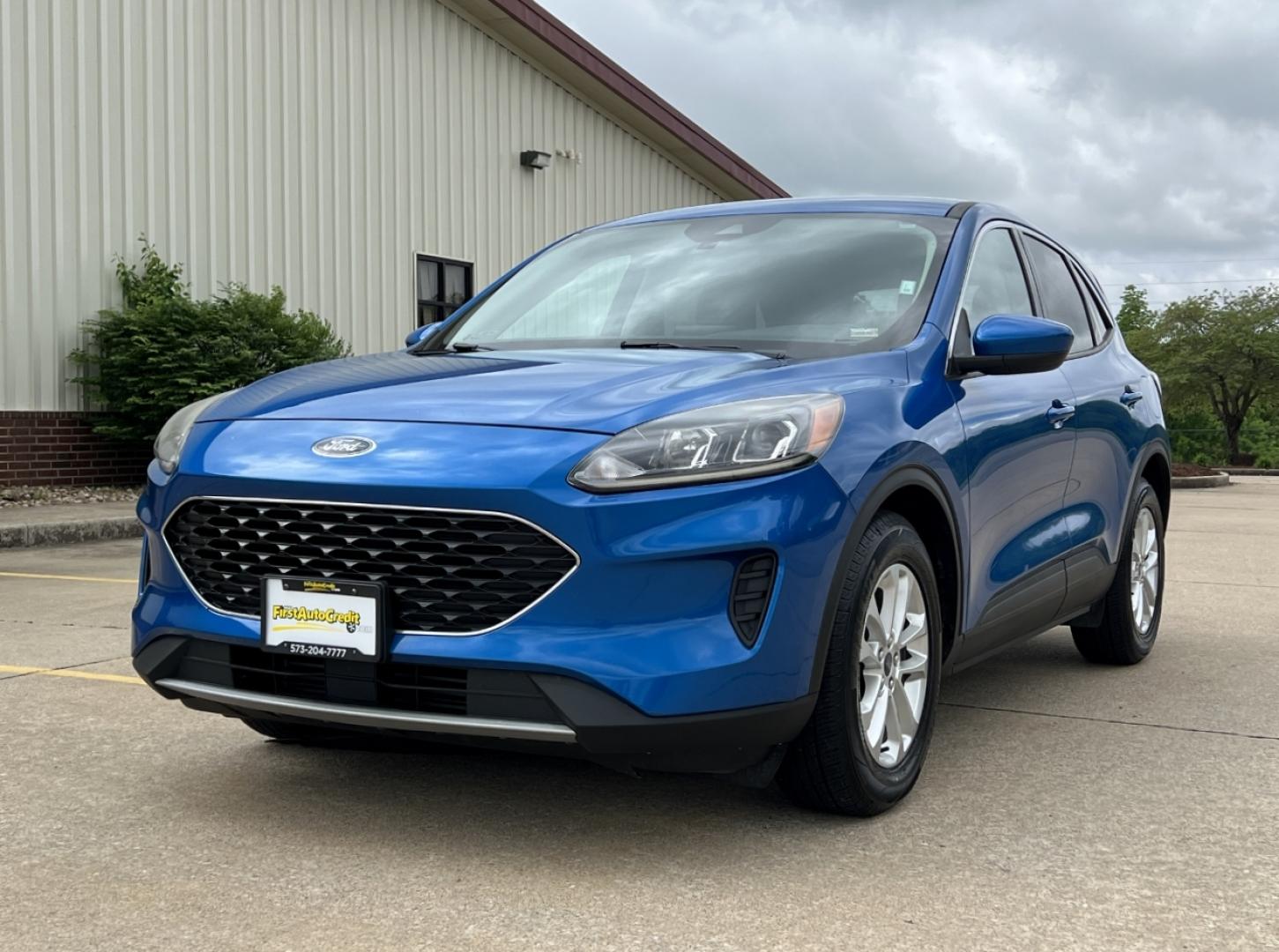 2020 BLUE /Gray Cloth Ford Escape SE (1FMCU0G64LU) with an 1.5L 3 Cyl. engine, Automatic transmission, located at 2990 Old Orchard Rd., Jackson, MO, 63755, 37.354214, -89.612106 - 2020 Ford Escape SE 1-Owner 105xxx miles Front Wheel Drive 1.5L 3 Cyl. Automatic New Tires Backup Camera Power Driver Seat Heated Seats Bluetooth Cruise Power Windows/Locks/Mirrors We have financing available and we accept trades! Fill out a credit application on our website or come by - Photo#5
