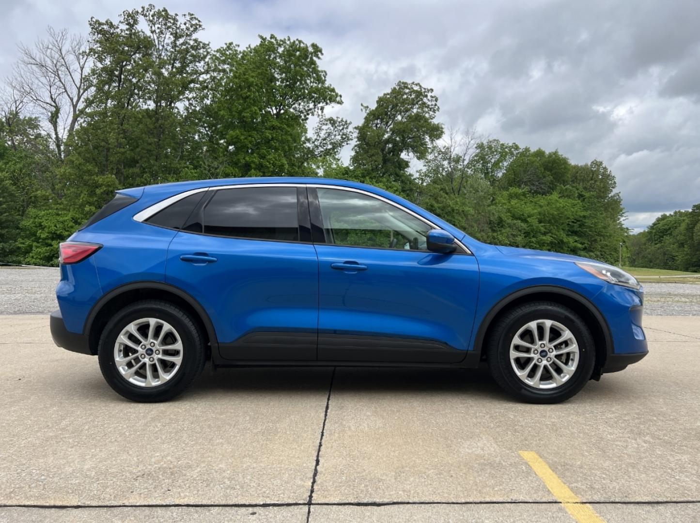 2020 BLUE /Gray Cloth Ford Escape SE (1FMCU0G64LU) with an 1.5L 3 Cyl. engine, Automatic transmission, located at 2990 Old Orchard Rd., Jackson, MO, 63755, 37.354214, -89.612106 - 2020 Ford Escape SE 1-Owner 105xxx miles Front Wheel Drive 1.5L 3 Cyl. Automatic New Tires Backup Camera Power Driver Seat Heated Seats Bluetooth Cruise Power Windows/Locks/Mirrors We have financing available and we accept trades! Fill out a credit application on our website or come by - Photo#7