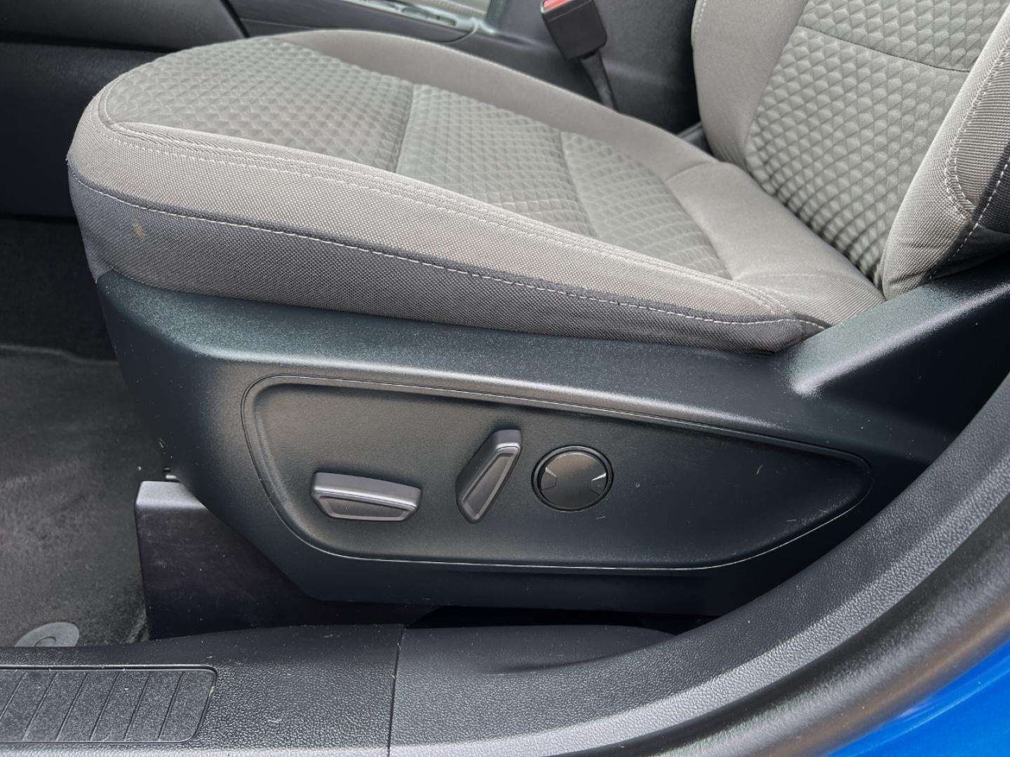 2020 BLUE /Gray Cloth Ford Escape SE (1FMCU0G64LU) with an 1.5L 3 Cyl. engine, Automatic transmission, located at 2990 Old Orchard Rd., Jackson, MO, 63755, 37.354214, -89.612106 - 2020 Ford Escape SE 1-Owner 105xxx miles Front Wheel Drive 1.5L 3 Cyl. Automatic New Tires Backup Camera Power Driver Seat Heated Seats Bluetooth Cruise Power Windows/Locks/Mirrors We have financing available and we accept trades! Fill out a credit application on our website or come by - Photo#4