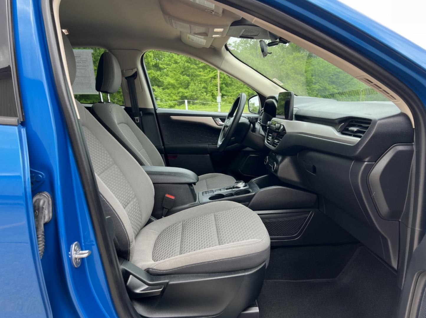 2020 BLUE /Gray Cloth Ford Escape SE (1FMCU0G64LU) with an 1.5L 3 Cyl. engine, Automatic transmission, located at 2990 Old Orchard Rd., Jackson, MO, 63755, 37.354214, -89.612106 - 2020 Ford Escape SE 1-Owner 105xxx miles Front Wheel Drive 1.5L 3 Cyl. Automatic New Tires Backup Camera Power Driver Seat Heated Seats Bluetooth Cruise Power Windows/Locks/Mirrors We have financing available and we accept trades! Fill out a credit application on our website or come by - Photo#15