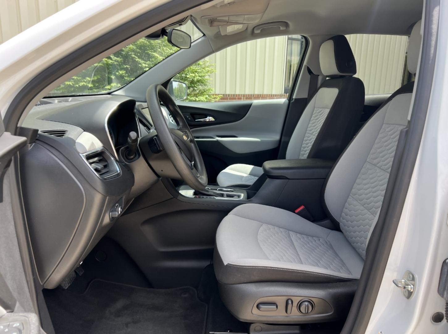 2021 WHITE /Gray Cloth Chevrolet Equinox LS 2WD (3GNAXHEVXMS) with an 1.5L 4 Cyl. Turbo engine, Automatic transmission, located at 2990 Old Orchard Rd., Jackson, MO, 63755, 37.354214, -89.612106 - 2021 Chevrolet Equinox LS 1-Owner 131xxx miles Front Wheel Drive 1.5L 4 Cyl. Automatic Backup Camera Power Driver Seat Bluetooth Cruise Power Windows/Locks/Mirrors We have financing available and we accept trades! Fill out a credit application on our website or come by today! If you have - Photo#12