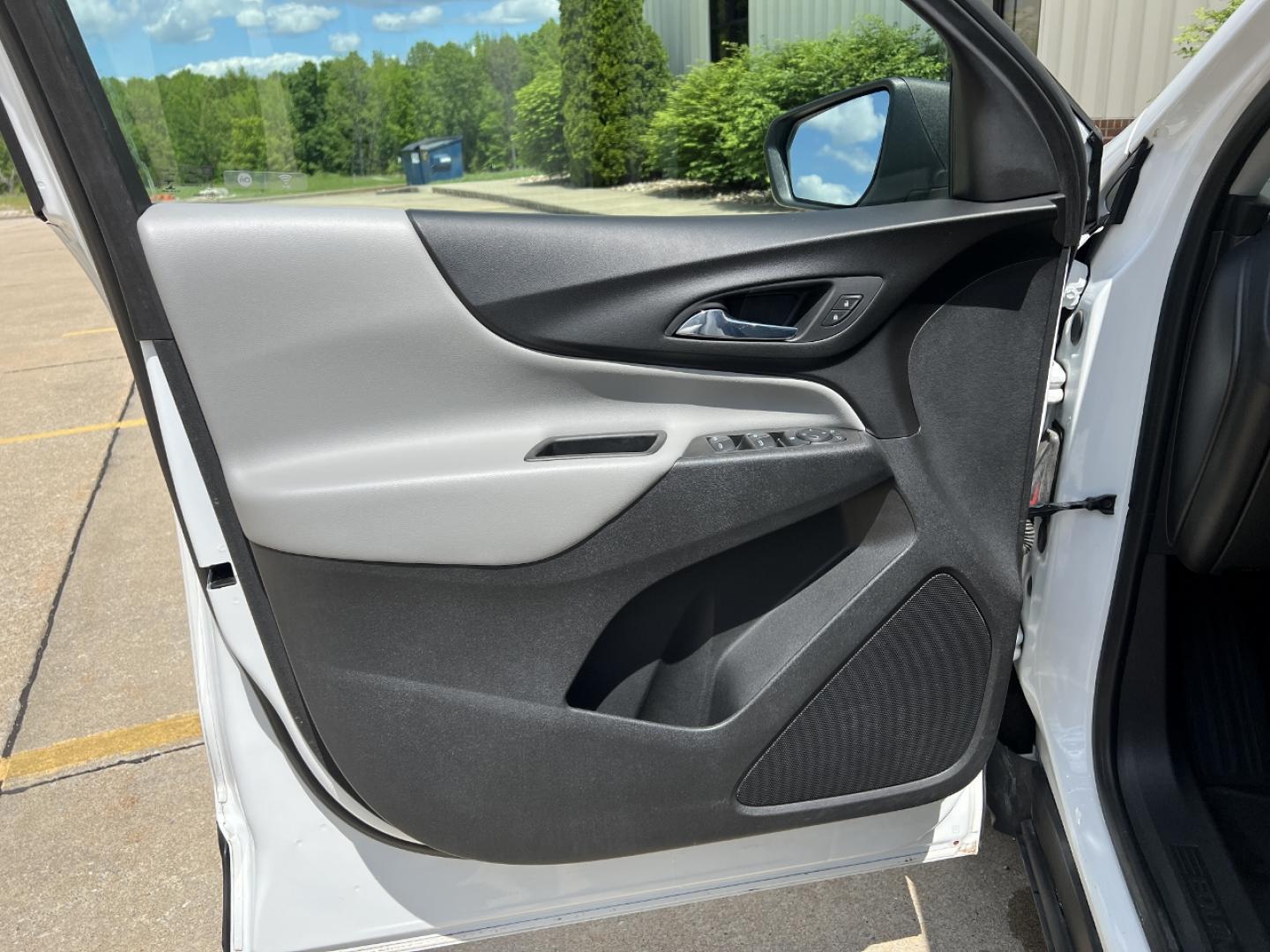 2021 WHITE /Gray Cloth Chevrolet Equinox LS 2WD (3GNAXHEVXMS) with an 1.5L 4 Cyl. Turbo engine, Automatic transmission, located at 2990 Old Orchard Rd., Jackson, MO, 63755, 37.354214, -89.612106 - 2021 Chevrolet Equinox LS 1-Owner 131xxx miles Front Wheel Drive 1.5L 4 Cyl. Automatic Backup Camera Power Driver Seat Bluetooth Cruise Power Windows/Locks/Mirrors We have financing available and we accept trades! Fill out a credit application on our website or come by today! If you have - Photo#11