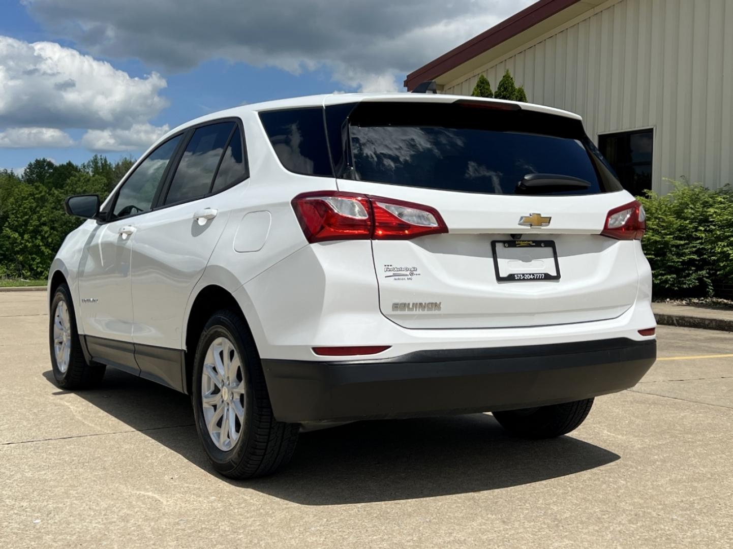 2021 WHITE /Gray Cloth Chevrolet Equinox LS 2WD (3GNAXHEVXMS) with an 1.5L 4 Cyl. Turbo engine, Automatic transmission, located at 2990 Old Orchard Rd., Jackson, MO, 63755, 37.354214, -89.612106 - 2021 Chevrolet Equinox LS 1-Owner 131xxx miles Front Wheel Drive 1.5L 4 Cyl. Automatic Backup Camera Power Driver Seat Bluetooth Cruise Power Windows/Locks/Mirrors We have financing available and we accept trades! Fill out a credit application on our website or come by today! If you have - Photo#8