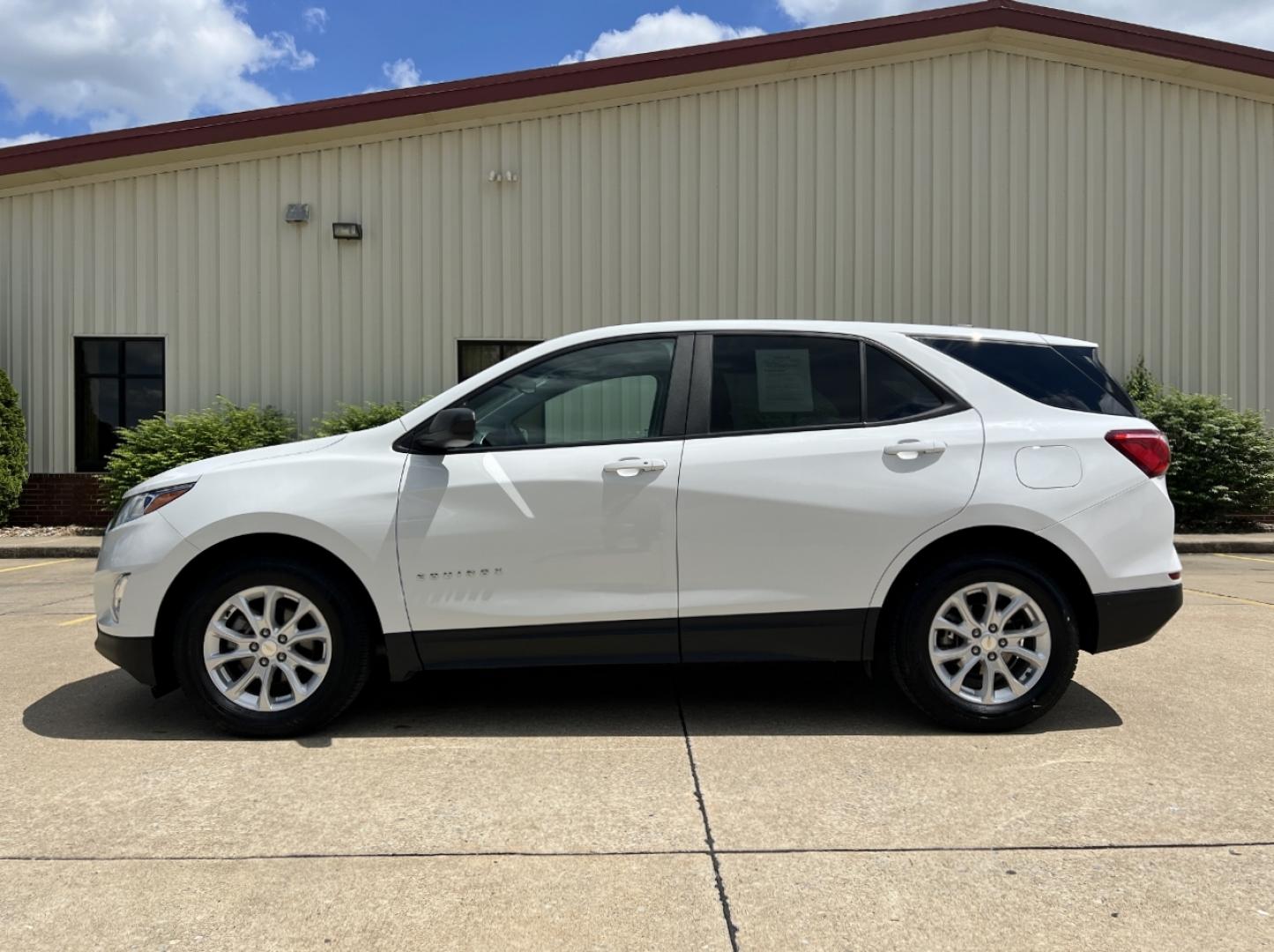 2021 WHITE /Gray Cloth Chevrolet Equinox LS 2WD (3GNAXHEVXMS) with an 1.5L 4 Cyl. Turbo engine, Automatic transmission, located at 2990 Old Orchard Rd., Jackson, MO, 63755, 37.354214, -89.612106 - 2021 Chevrolet Equinox LS 1-Owner 131xxx miles Front Wheel Drive 1.5L 4 Cyl. Automatic Backup Camera Power Driver Seat Bluetooth Cruise Power Windows/Locks/Mirrors We have financing available and we accept trades! Fill out a credit application on our website or come by today! If you have - Photo#5