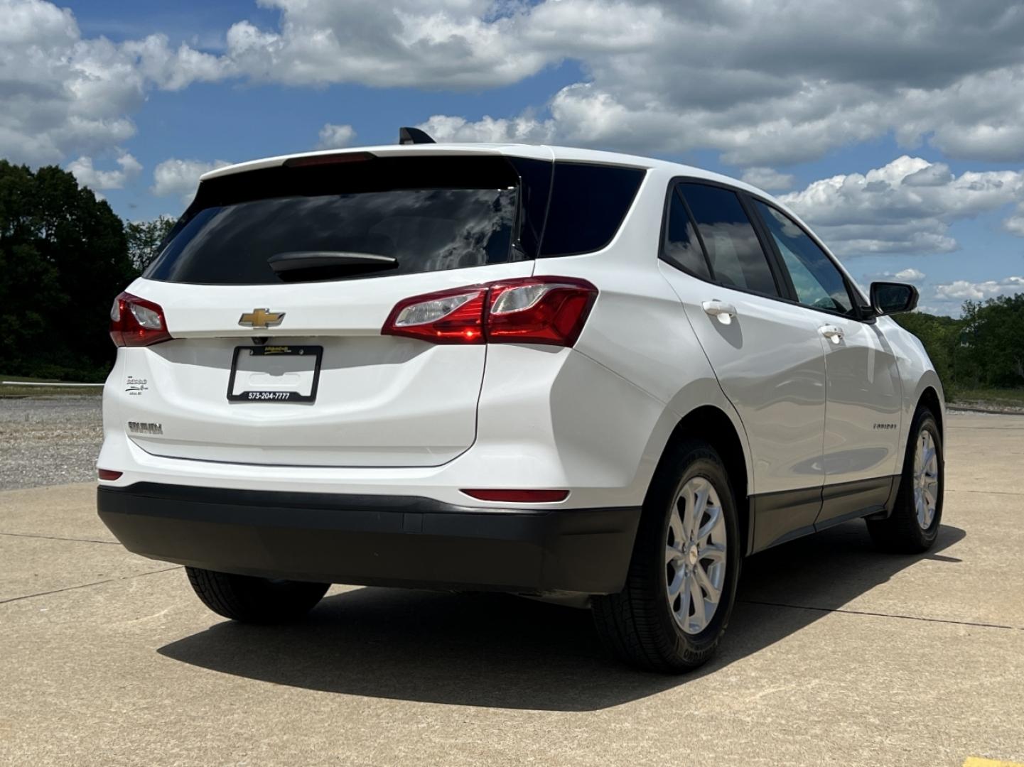 2021 WHITE /Gray Cloth Chevrolet Equinox LS 2WD (3GNAXHEVXMS) with an 1.5L 4 Cyl. Turbo engine, Automatic transmission, located at 2990 Old Orchard Rd., Jackson, MO, 63755, 37.354214, -89.612106 - 2021 Chevrolet Equinox LS 1-Owner 131xxx miles Front Wheel Drive 1.5L 4 Cyl. Automatic Backup Camera Power Driver Seat Bluetooth Cruise Power Windows/Locks/Mirrors We have financing available and we accept trades! Fill out a credit application on our website or come by today! If you have - Photo#7