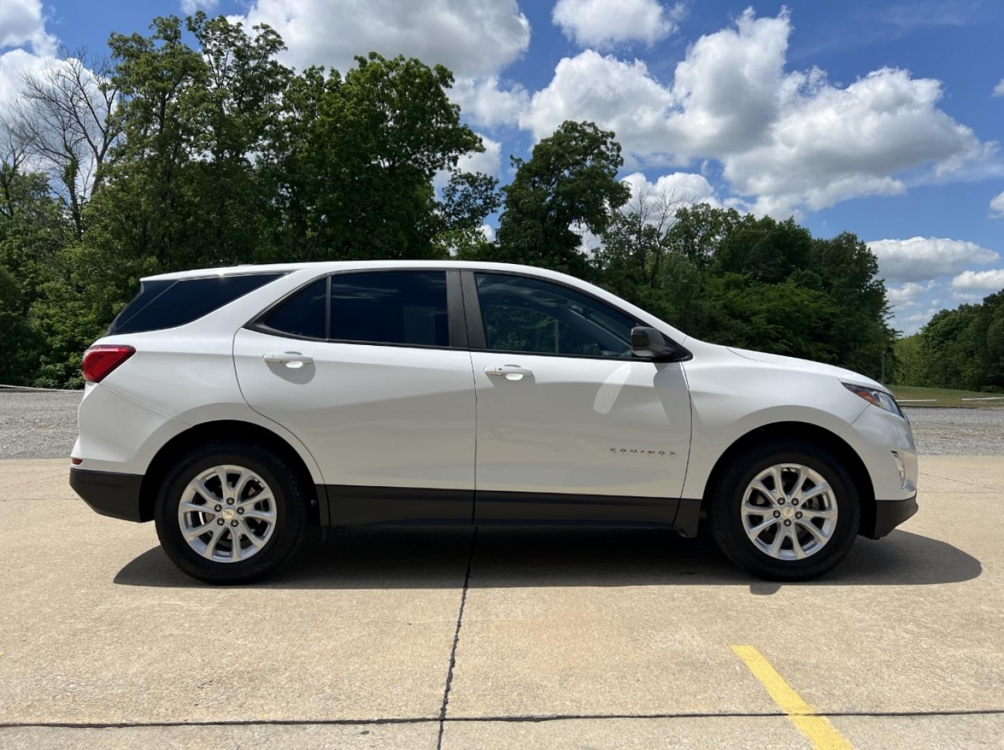 2021 WHITE /Gray Cloth Chevrolet Equinox LS 2WD (3GNAXHEVXMS) with an 1.5L 4 Cyl. Turbo engine, Automatic transmission, located at 2990 Old Orchard Rd., Jackson, MO, 63755, 37.354214, -89.612106 - 2021 Chevrolet Equinox LS 1-Owner 131xxx miles Front Wheel Drive 1.5L 4 Cyl. Automatic Backup Camera Power Driver Seat Bluetooth Cruise Power Windows/Locks/Mirrors We have financing available and we accept trades! Fill out a credit application on our website or come by today! If you have - Photo#6