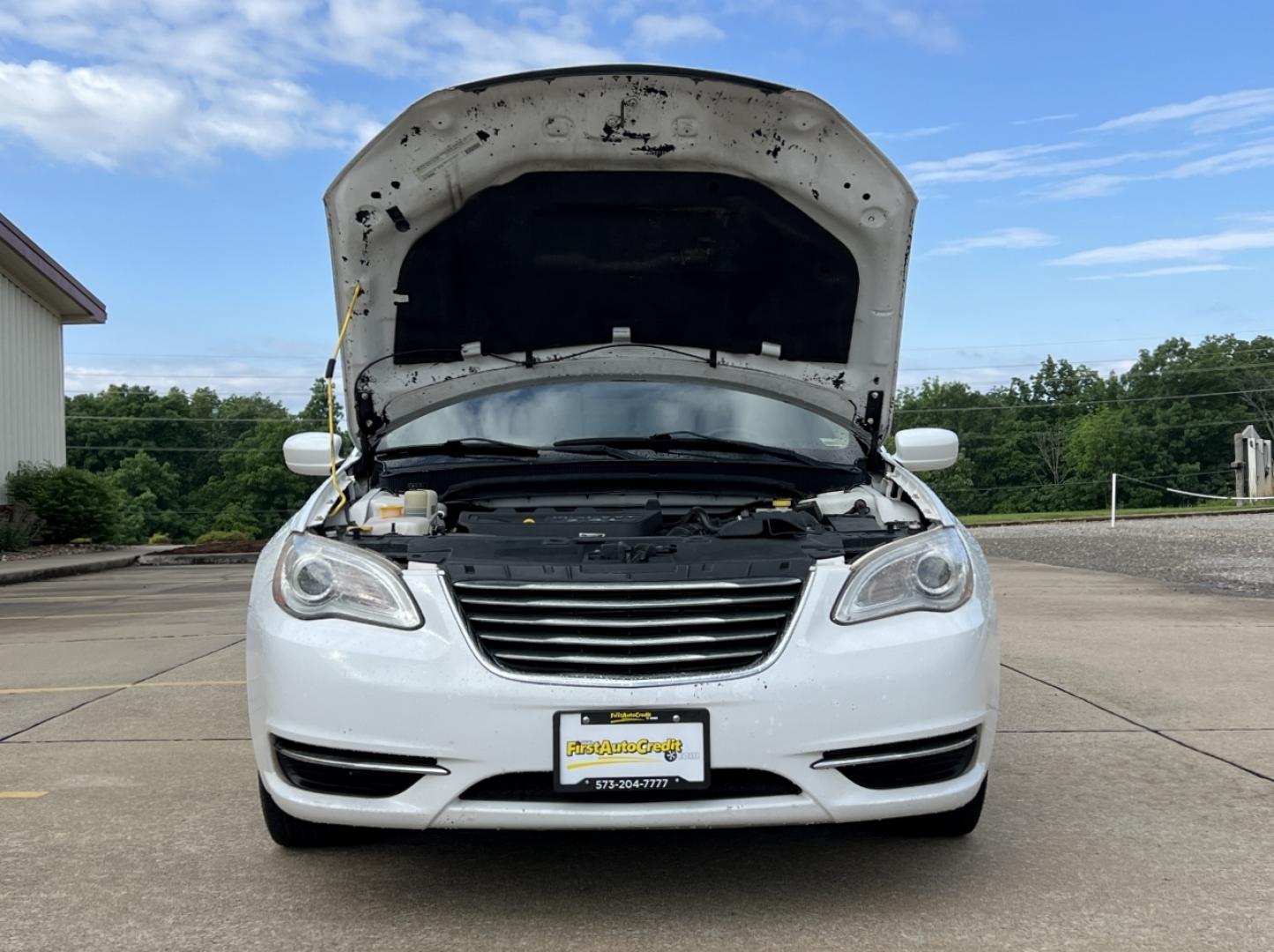 2013 WHITE /Tan Cloth Chrysler 200 Touring (1C3CCBBB2DN) with an 2.4L 4 Cyl. engine, Automatic transmission, located at 2990 Old Orchard Rd., Jackson, MO, 63755, 37.354214, -89.612106 - 2013 Chrysler 200 Touring 102xxx miles Front Wheel Drive 2.4L 4 Cyl. Automatic Power Driver Seat Heated Seats Cruise Remote Start Power Windows/Locks/Mirrors We have financing available and we accept trades! Fill out a credit application on our website or come by today! If you have any qu - Photo#29