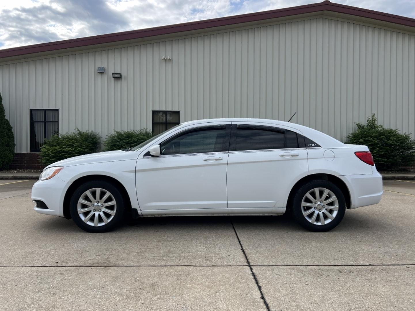 2013 WHITE /Tan Cloth Chrysler 200 Touring (1C3CCBBB2DN) with an 2.4L 4 Cyl. engine, Automatic transmission, located at 2990 Old Orchard Rd., Jackson, MO, 63755, 37.354214, -89.612106 - 2013 Chrysler 200 Touring 102xxx miles Front Wheel Drive 2.4L 4 Cyl. Automatic Power Driver Seat Heated Seats Cruise Remote Start Power Windows/Locks/Mirrors We have financing available and we accept trades! Fill out a credit application on our website or come by today! If you have any qu - Photo#6