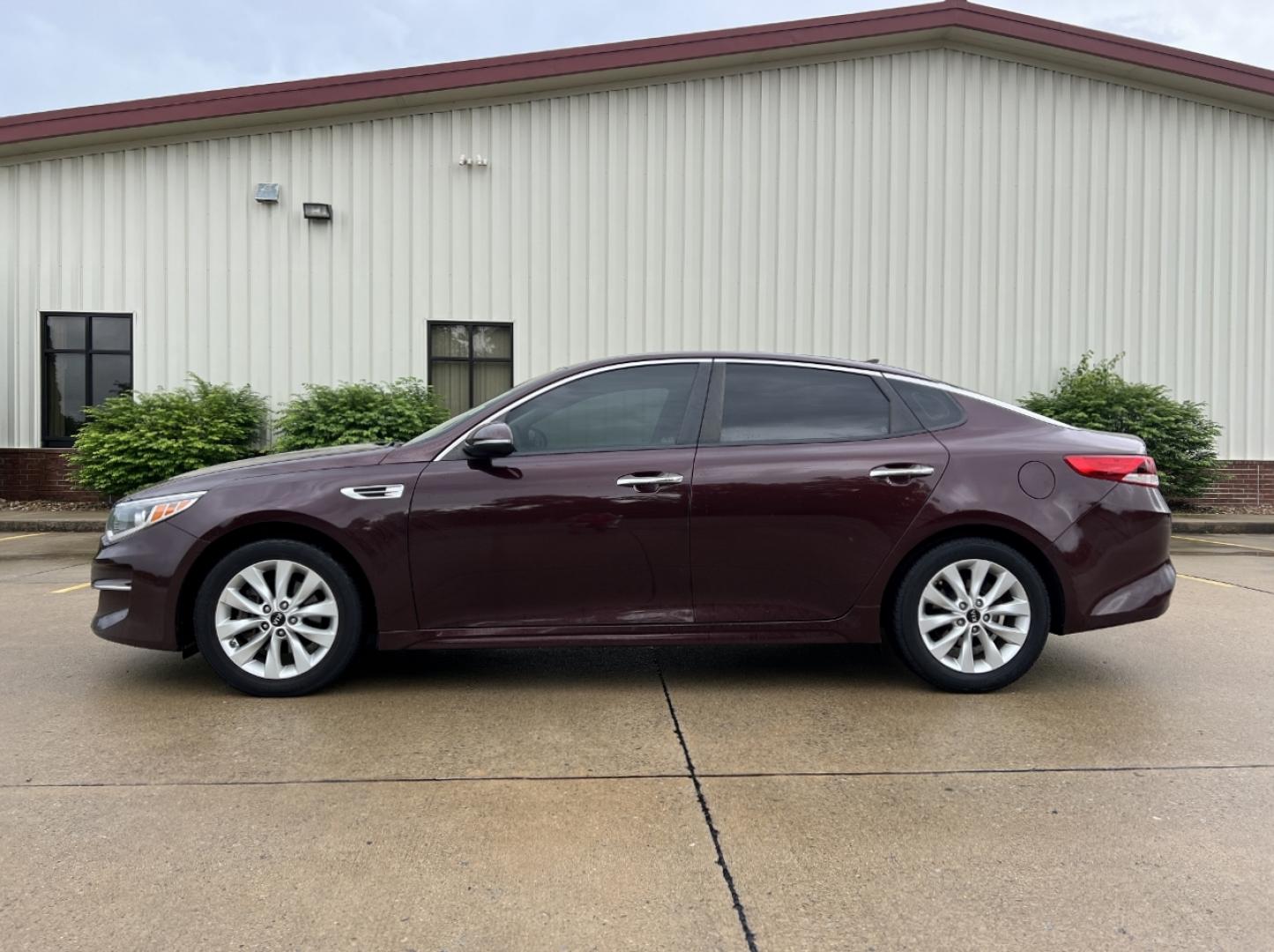 2016 MAROON /Black Cloth Kia Optima LX (5XXGT4L37GG) with an 2.4L 4 Cyl. engine, Automatic transmission, located at 506 S. Kingshighway, Cape Girardeau, MO, 63703, (573) 235-5000, 37.294994, -89.556206 - 2016 Kia Optima LX 112xxx miles Front Wheel Drive 2.4L 4 Cyl. Automatic Backup Camera Bluetooth Cruise Power Windows/Locks/Mirrors We have financing available and we accept trades! Fill out a credit application on our website or come by today! If you have any questions, give us a call at ( - Photo#4