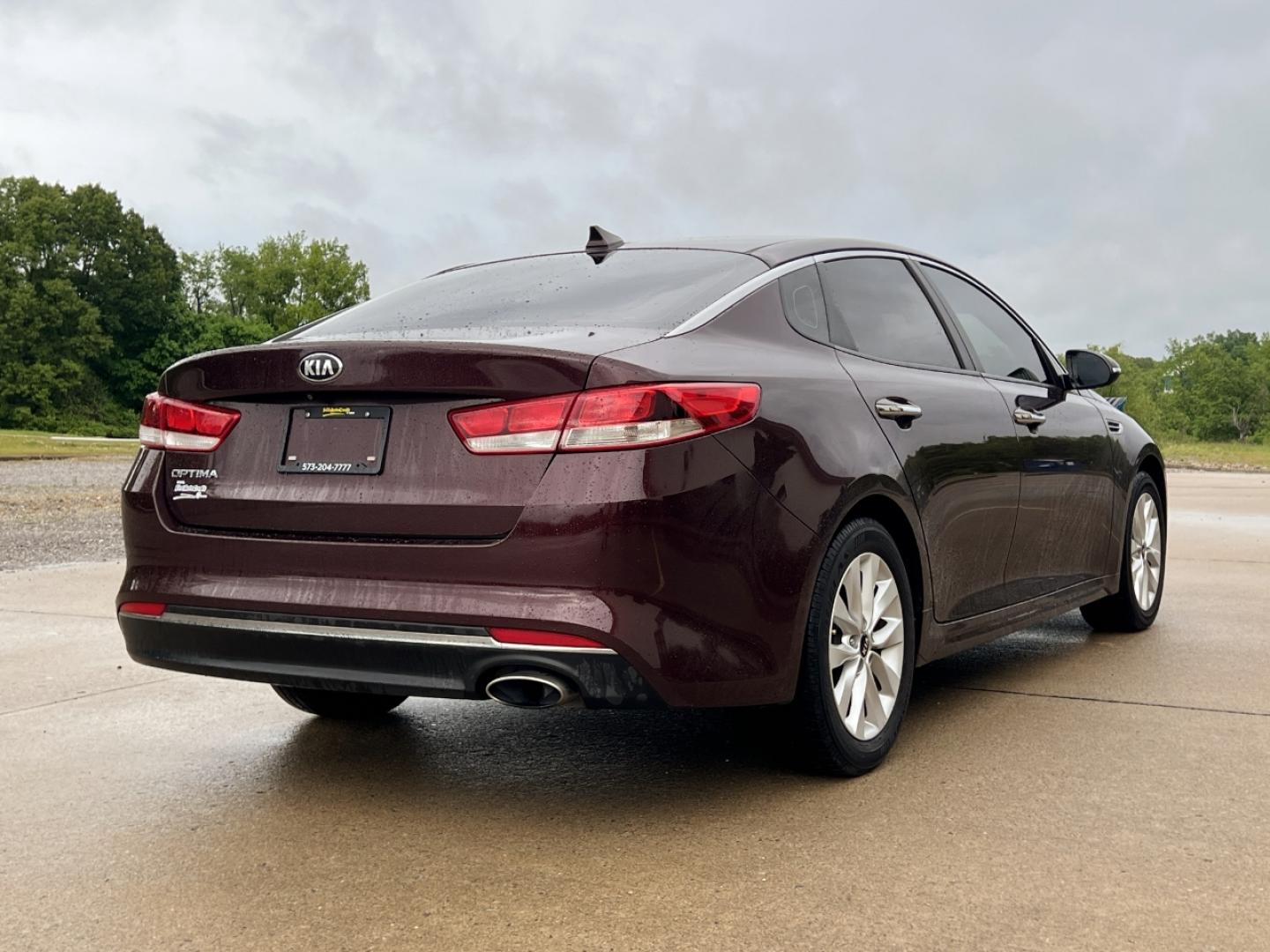 2016 MAROON /Black Cloth Kia Optima LX (5XXGT4L37GG) with an 2.4L 4 Cyl. engine, Automatic transmission, located at 506 S. Kingshighway, Cape Girardeau, MO, 63703, (573) 235-5000, 37.294994, -89.556206 - 2016 Kia Optima LX 112xxx miles Front Wheel Drive 2.4L 4 Cyl. Automatic Backup Camera Bluetooth Cruise Power Windows/Locks/Mirrors We have financing available and we accept trades! Fill out a credit application on our website or come by today! If you have any questions, give us a call at ( - Photo#6
