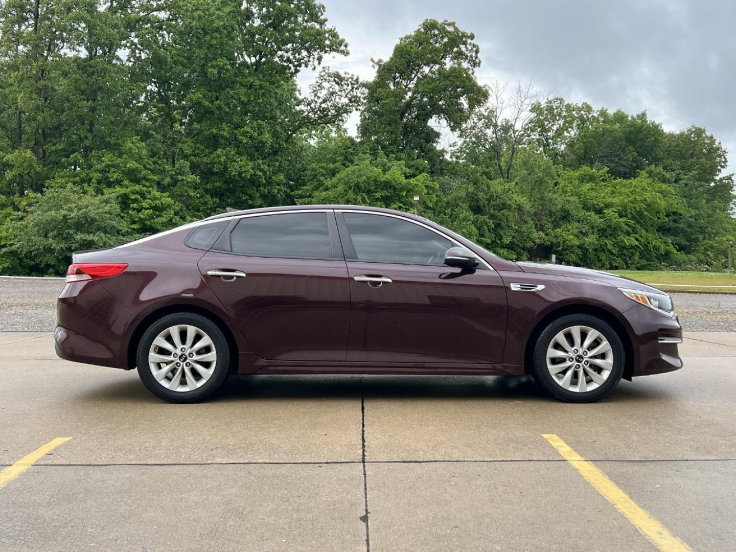 2016 MAROON /Black Cloth Kia Optima LX (5XXGT4L37GG) with an 2.4L 4 Cyl. engine, Automatic transmission, located at 506 S. Kingshighway, Cape Girardeau, MO, 63703, (573) 235-5000, 37.294994, -89.556206 - 2016 Kia Optima LX 112xxx miles Front Wheel Drive 2.4L 4 Cyl. Automatic Backup Camera Bluetooth Cruise Power Windows/Locks/Mirrors We have financing available and we accept trades! Fill out a credit application on our website or come by today! If you have any questions, give us a call at ( - Photo#5