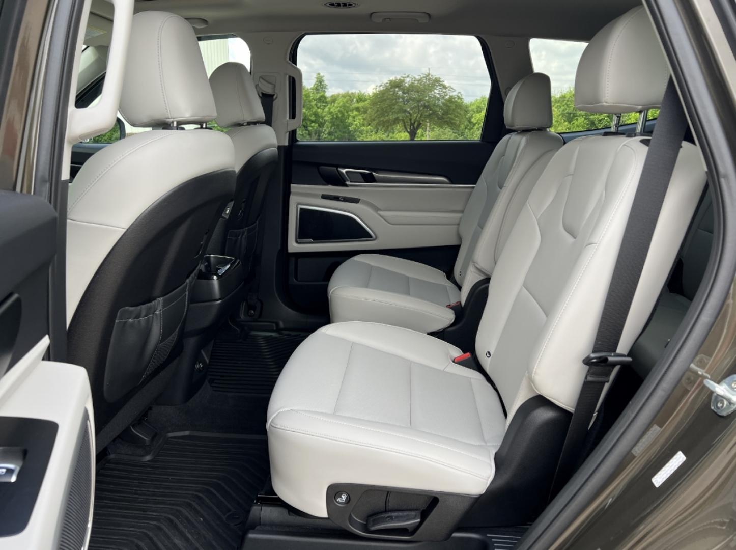 2021 GREEN /Gray Leather Kia Telluride S AWD (5XYP6DHC9MG) with an 3.8L V6 engine, Automatic transmission, located at 506 S. Kingshighway, Cape Girardeau, MO, 63703, (573) 235-5000, 37.294994, -89.556206 - 2021 Kia Telluride S 1-Owner Only 22xxx miles All Wheel Drive 3.8L V6 Automatic Leather 3rd Row Backup Camera Power Driver Seat Heated Seats Sunroof Bluetooth Cruise Remote Start Power Windows/Locks/Mirrors We have financing available and we accept trades! Fill out a credit applicati - Photo#18
