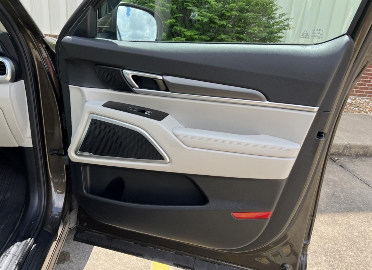 2021 GREEN /Gray Leather Kia Telluride S AWD (5XYP6DHC9MG) with an 3.8L V6 engine, Automatic transmission, located at 506 S. Kingshighway, Cape Girardeau, MO, 63703, (573) 235-5000, 37.294994, -89.556206 - 2021 Kia Telluride S 1-Owner Only 22xxx miles All Wheel Drive 3.8L V6 Automatic Leather 3rd Row Backup Camera Power Driver Seat Heated Seats Sunroof Bluetooth Cruise Remote Start Power Windows/Locks/Mirrors We have financing available and we accept trades! Fill out a credit applicati - Photo#16