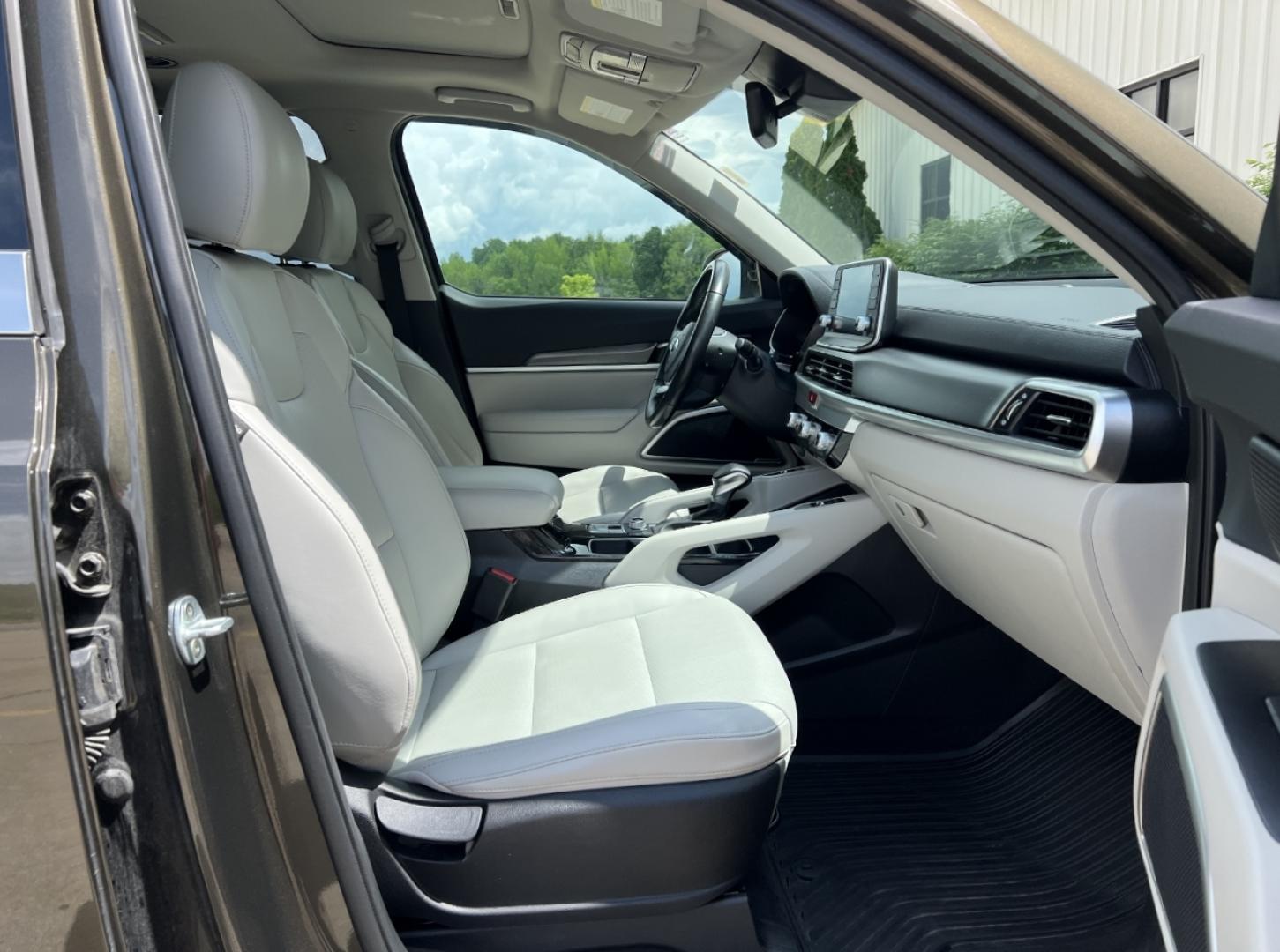 2021 GREEN /Gray Leather Kia Telluride S AWD (5XYP6DHC9MG) with an 3.8L V6 engine, Automatic transmission, located at 506 S. Kingshighway, Cape Girardeau, MO, 63703, (573) 235-5000, 37.294994, -89.556206 - 2021 Kia Telluride S 1-Owner Only 22xxx miles All Wheel Drive 3.8L V6 Automatic Leather 3rd Row Backup Camera Power Driver Seat Heated Seats Sunroof Bluetooth Cruise Remote Start Power Windows/Locks/Mirrors We have financing available and we accept trades! Fill out a credit applicati - Photo#17