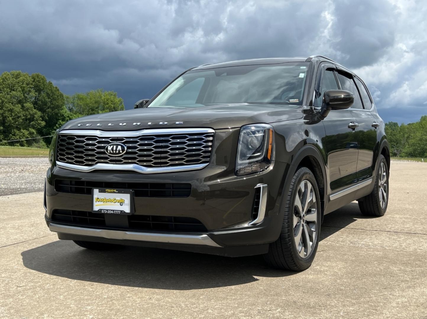 2021 GREEN /Gray Leather Kia Telluride S AWD (5XYP6DHC9MG) with an 3.8L V6 engine, Automatic transmission, located at 506 S. Kingshighway, Cape Girardeau, MO, 63703, (573) 235-5000, 37.294994, -89.556206 - 2021 Kia Telluride S 1-Owner Only 22xxx miles All Wheel Drive 3.8L V6 Automatic Leather 3rd Row Backup Camera Power Driver Seat Heated Seats Sunroof Bluetooth Cruise Remote Start Power Windows/Locks/Mirrors We have financing available and we accept trades! Fill out a credit applicati - Photo#7