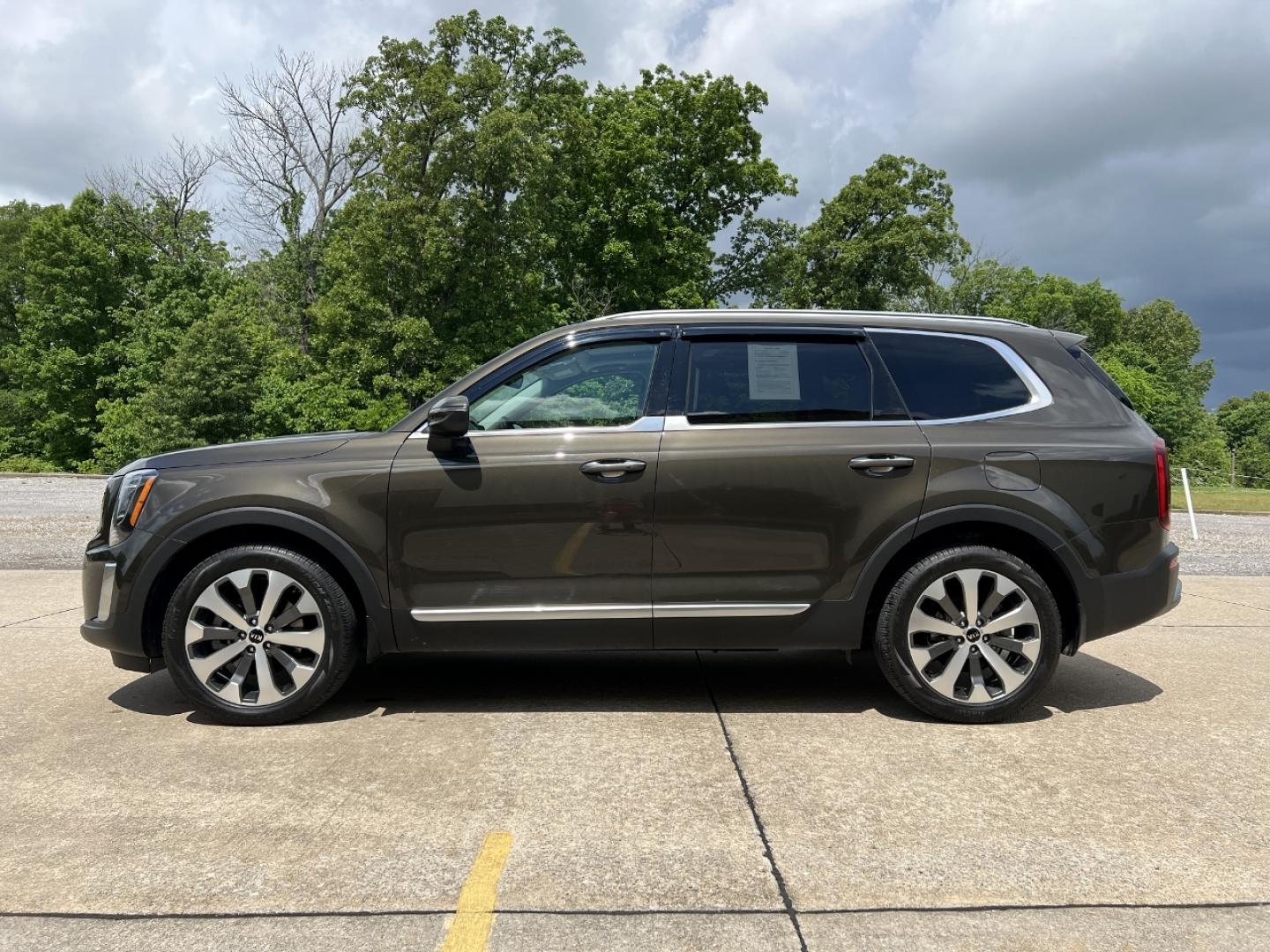2021 GREEN /Gray Leather Kia Telluride S AWD (5XYP6DHC9MG) with an 3.8L V6 engine, Automatic transmission, located at 506 S. Kingshighway, Cape Girardeau, MO, 63703, (573) 235-5000, 37.294994, -89.556206 - 2021 Kia Telluride S 1-Owner Only 22xxx miles All Wheel Drive 3.8L V6 Automatic Leather 3rd Row Backup Camera Power Driver Seat Heated Seats Sunroof Bluetooth Cruise Remote Start Power Windows/Locks/Mirrors We have financing available and we accept trades! Fill out a credit applicati - Photo#8