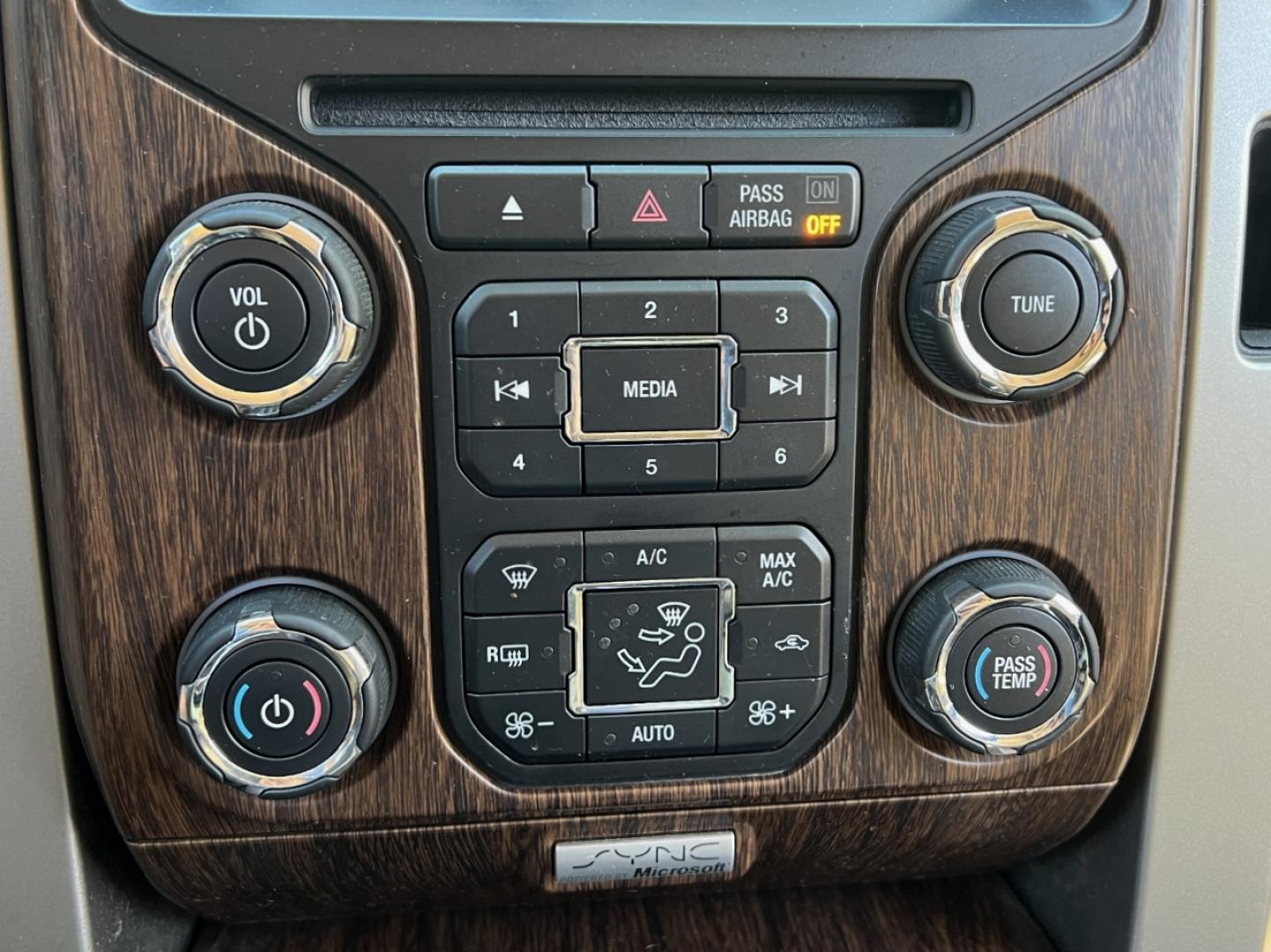 2013 BLACK /Tan Leather Ford F-150 Lariat SuperCrew 6.5-ft. Bed 4WD (1FTFW1EF4DK) with an 5.0L V8 engine, Automatic transmission, located at 506 S. Kingshighway, Cape Girardeau, MO, 63703, (573) 235-5000, 37.294994, -89.556206 - 2013 Ford F-150 Lariat 103xxx miles 4x4 5.0L V8 Automatic Leather Navigation Backup Camera Power/Heated/Cooled Seats Sunroof Bluetooth Remote Start Cruise Power Windows/Locks/Mirrors We have financing available and we accept trades! Fill out a credit application on our website or come - Photo#29