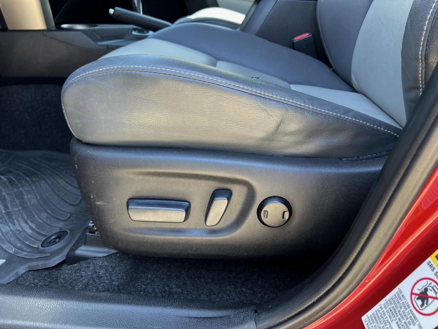 2013 RED /Gray Leather Toyota RAV4 Limited AWD (2T3DFREV4DW) with an 2.5L 4 Cyl. engine, Automatic transmission, located at 506 S. Kingshighway, Cape Girardeau, MO, 63703, (573) 235-5000, 37.294994, -89.556206 - 2013 Toyota RAV4 Limited 121xxx miles All Wheel Drive 2.5L 4 Cyl. Automatic Leather Backup Camera Sunroof Power Driver Seat Heated Seats Bluetooth Cruise Power Windows/Locks/Mirrors We have financing available and we accept trades! Fill out a credit application on our website or come by - Photo#5