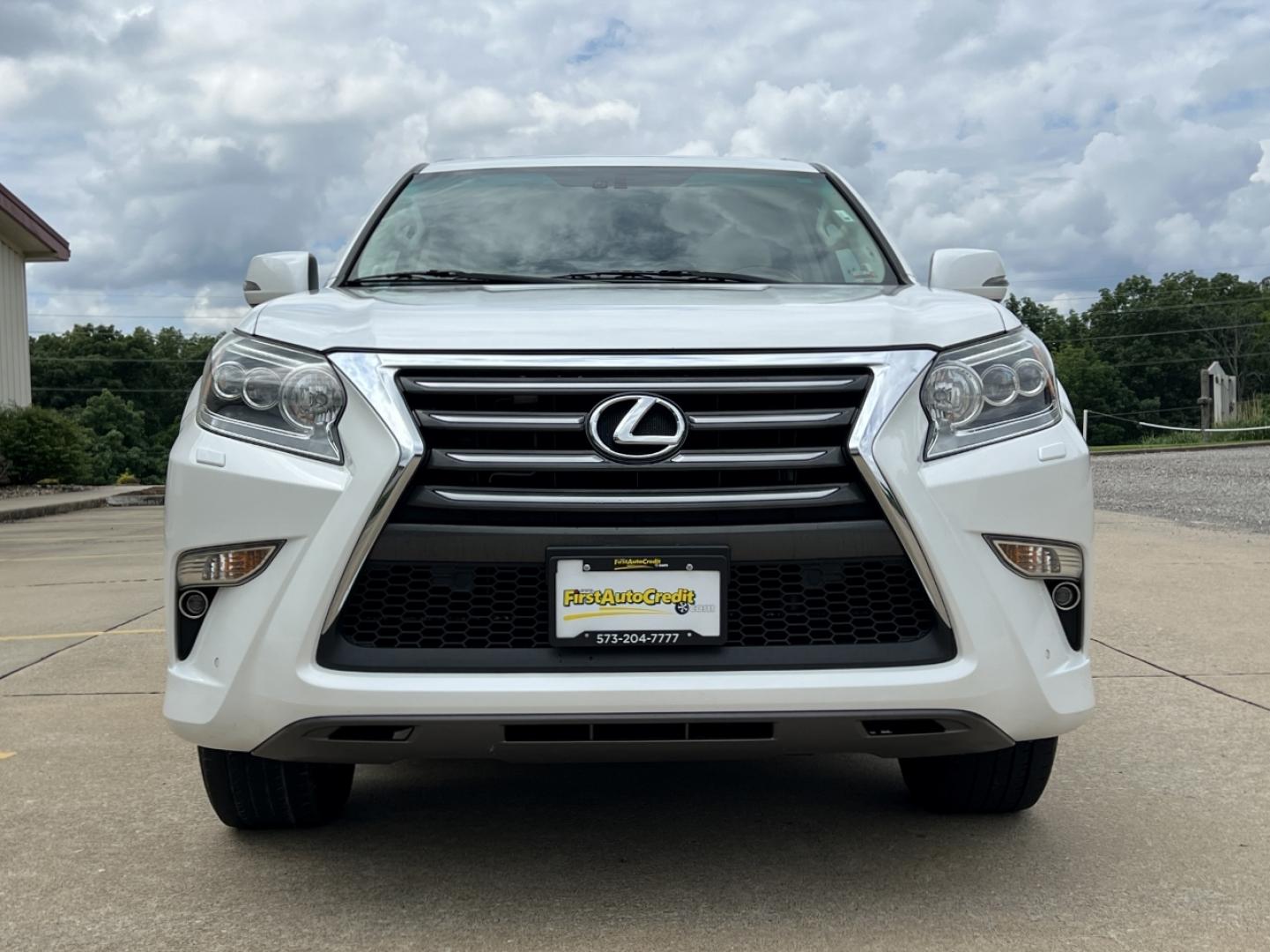 2015 WHITE /Tan Leather Lexus GX 460 Base (JTJBM7FX8F5) with an 4.6L V8 engine, Automatic transmission, located at 2990 Old Orchard Rd., Jackson, MO, 63755, 37.354214, -89.612106 - 2015 Lexus GX 460 123xxx miles 4 Wheel Drive 4.6L V8 Automatic Leather 3rd Row Rear Entertainment Navigation Power/Heated/Cooled Seats Heated Rear Seats Backup Camera Sunroof Bluetooth Cruise Power Windows/Locks/Mirrors We have financing available and we accept trades! Fill out a cre - Photo#16