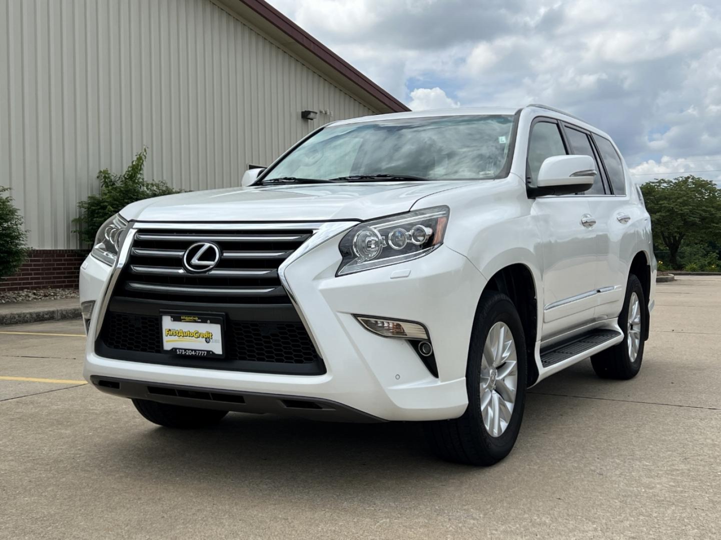2015 WHITE /Tan Leather Lexus GX 460 Base (JTJBM7FX8F5) with an 4.6L V8 engine, Automatic transmission, located at 2990 Old Orchard Rd., Jackson, MO, 63755, 37.354214, -89.612106 - 2015 Lexus GX 460 123xxx miles 4 Wheel Drive 4.6L V8 Automatic Leather 3rd Row Rear Entertainment Navigation Power/Heated/Cooled Seats Heated Rear Seats Backup Camera Sunroof Bluetooth Cruise Power Windows/Locks/Mirrors We have financing available and we accept trades! Fill out a cre - Photo#10