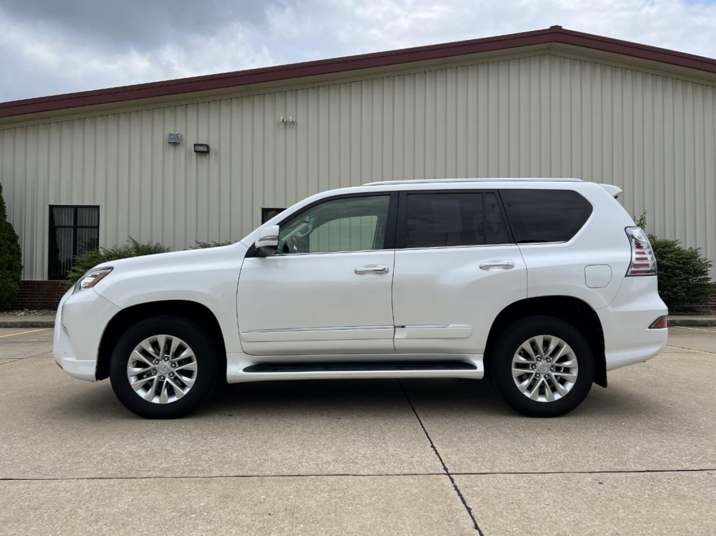 2015 WHITE /Tan Leather Lexus GX 460 Base (JTJBM7FX8F5) with an 4.6L V8 engine, Automatic transmission, located at 2990 Old Orchard Rd., Jackson, MO, 63755, 37.354214, -89.612106 - 2015 Lexus GX 460 123xxx miles 4 Wheel Drive 4.6L V8 Automatic Leather 3rd Row Rear Entertainment Navigation Power/Heated/Cooled Seats Heated Rear Seats Backup Camera Sunroof Bluetooth Cruise Power Windows/Locks/Mirrors We have financing available and we accept trades! Fill out a cre - Photo#11