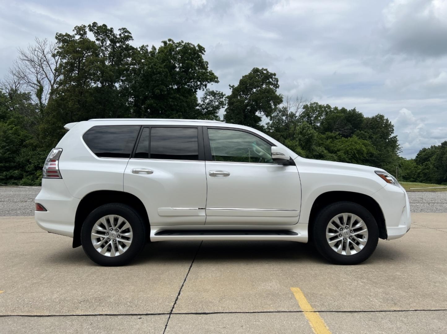 2015 WHITE /Tan Leather Lexus GX 460 Base (JTJBM7FX8F5) with an 4.6L V8 engine, Automatic transmission, located at 2990 Old Orchard Rd., Jackson, MO, 63755, 37.354214, -89.612106 - 2015 Lexus GX 460 123xxx miles 4 Wheel Drive 4.6L V8 Automatic Leather 3rd Row Rear Entertainment Navigation Power/Heated/Cooled Seats Heated Rear Seats Backup Camera Sunroof Bluetooth Cruise Power Windows/Locks/Mirrors We have financing available and we accept trades! Fill out a cre - Photo#12