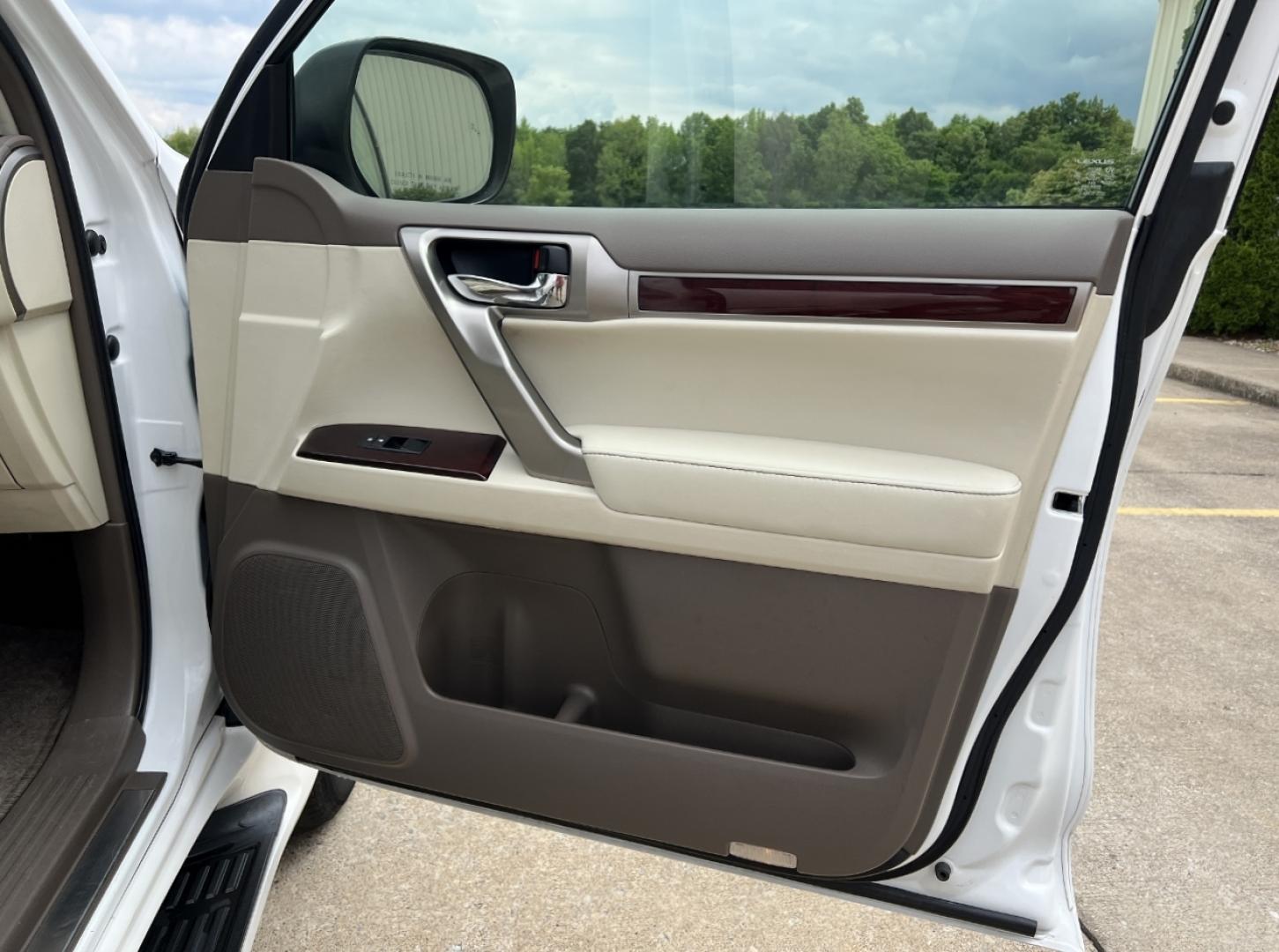 2015 WHITE /Tan Leather Lexus GX 460 Base (JTJBM7FX8F5) with an 4.6L V8 engine, Automatic transmission, located at 2990 Old Orchard Rd., Jackson, MO, 63755, 37.354214, -89.612106 - 2015 Lexus GX 460 123xxx miles 4 Wheel Drive 4.6L V8 Automatic Leather 3rd Row Rear Entertainment Navigation Power/Heated/Cooled Seats Heated Rear Seats Backup Camera Sunroof Bluetooth Cruise Power Windows/Locks/Mirrors We have financing available and we accept trades! Fill out a cre - Photo#19