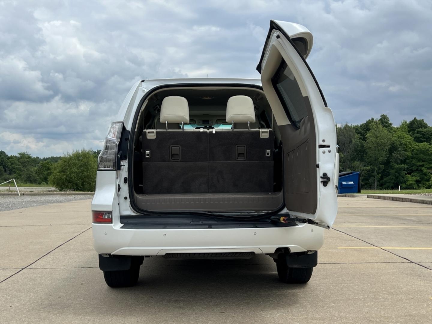 2015 WHITE /Tan Leather Lexus GX 460 Base (JTJBM7FX8F5) with an 4.6L V8 engine, Automatic transmission, located at 2990 Old Orchard Rd., Jackson, MO, 63755, 37.354214, -89.612106 - 2015 Lexus GX 460 123xxx miles 4 Wheel Drive 4.6L V8 Automatic Leather 3rd Row Rear Entertainment Navigation Power/Heated/Cooled Seats Heated Rear Seats Backup Camera Sunroof Bluetooth Cruise Power Windows/Locks/Mirrors We have financing available and we accept trades! Fill out a cre - Photo#24