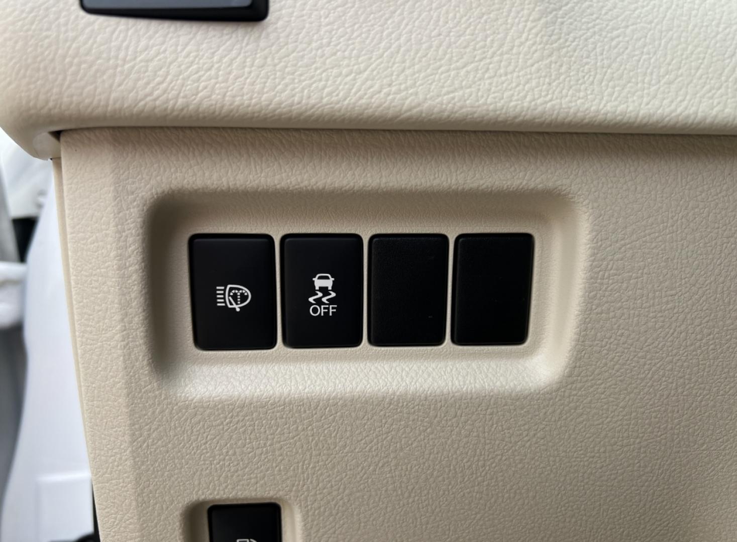 2015 WHITE /Tan Leather Lexus GX 460 Base (JTJBM7FX8F5) with an 4.6L V8 engine, Automatic transmission, located at 2990 Old Orchard Rd., Jackson, MO, 63755, 37.354214, -89.612106 - 2015 Lexus GX 460 123xxx miles 4 Wheel Drive 4.6L V8 Automatic Leather 3rd Row Rear Entertainment Navigation Power/Heated/Cooled Seats Heated Rear Seats Backup Camera Sunroof Bluetooth Cruise Power Windows/Locks/Mirrors We have financing available and we accept trades! Fill out a cre - Photo#37